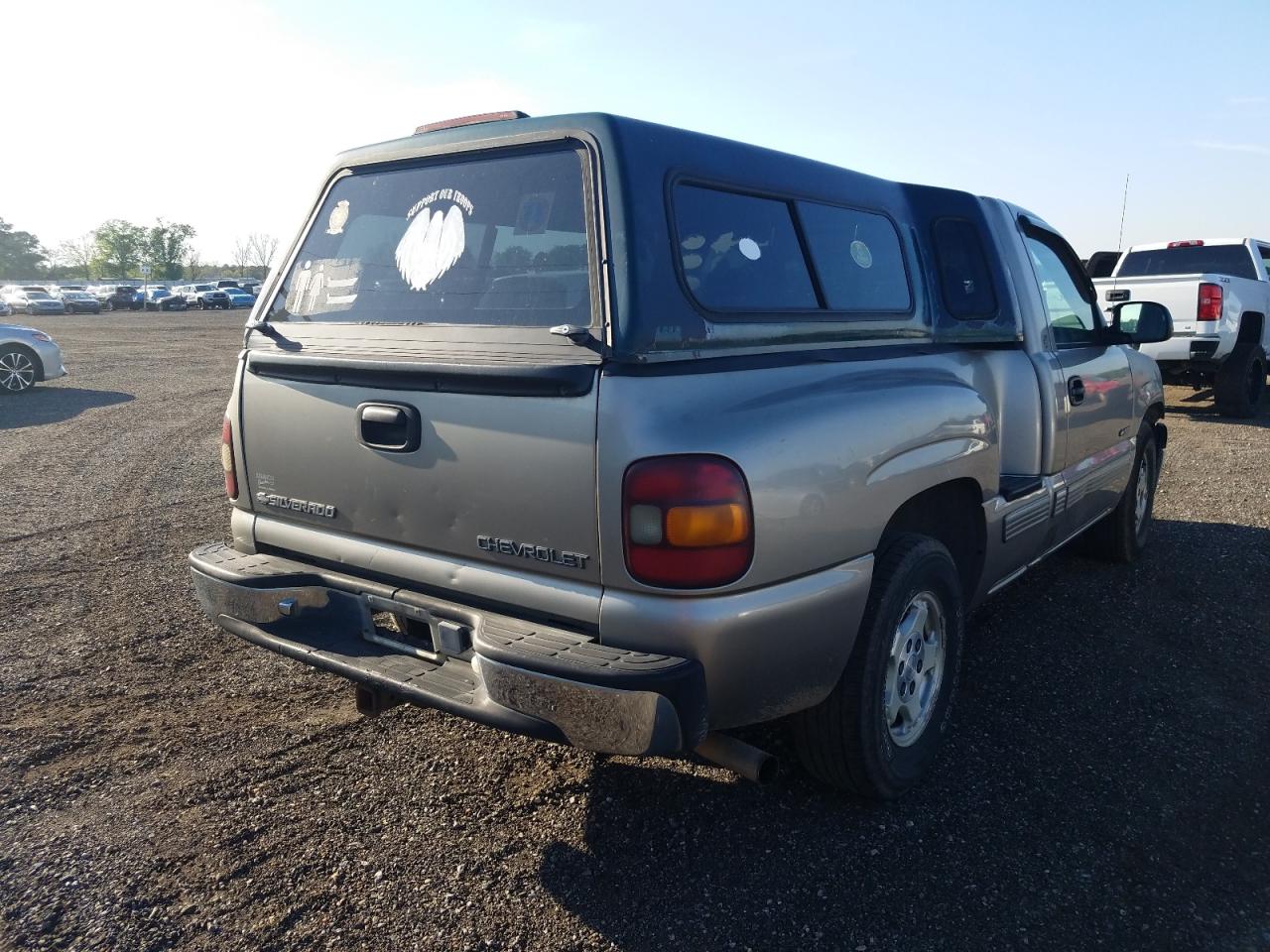 Photo 4 from auction – 2000 CHEVROLET silverado with VIN 1GCEC14W4YZ124801