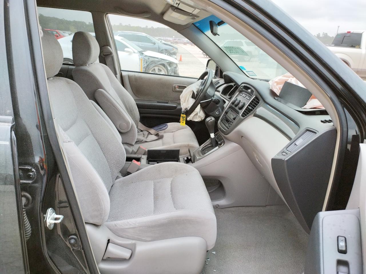 Photo 5 from auction – 2002 TOYOTA HIGHLANDER with VIN JTEGF21A220055239