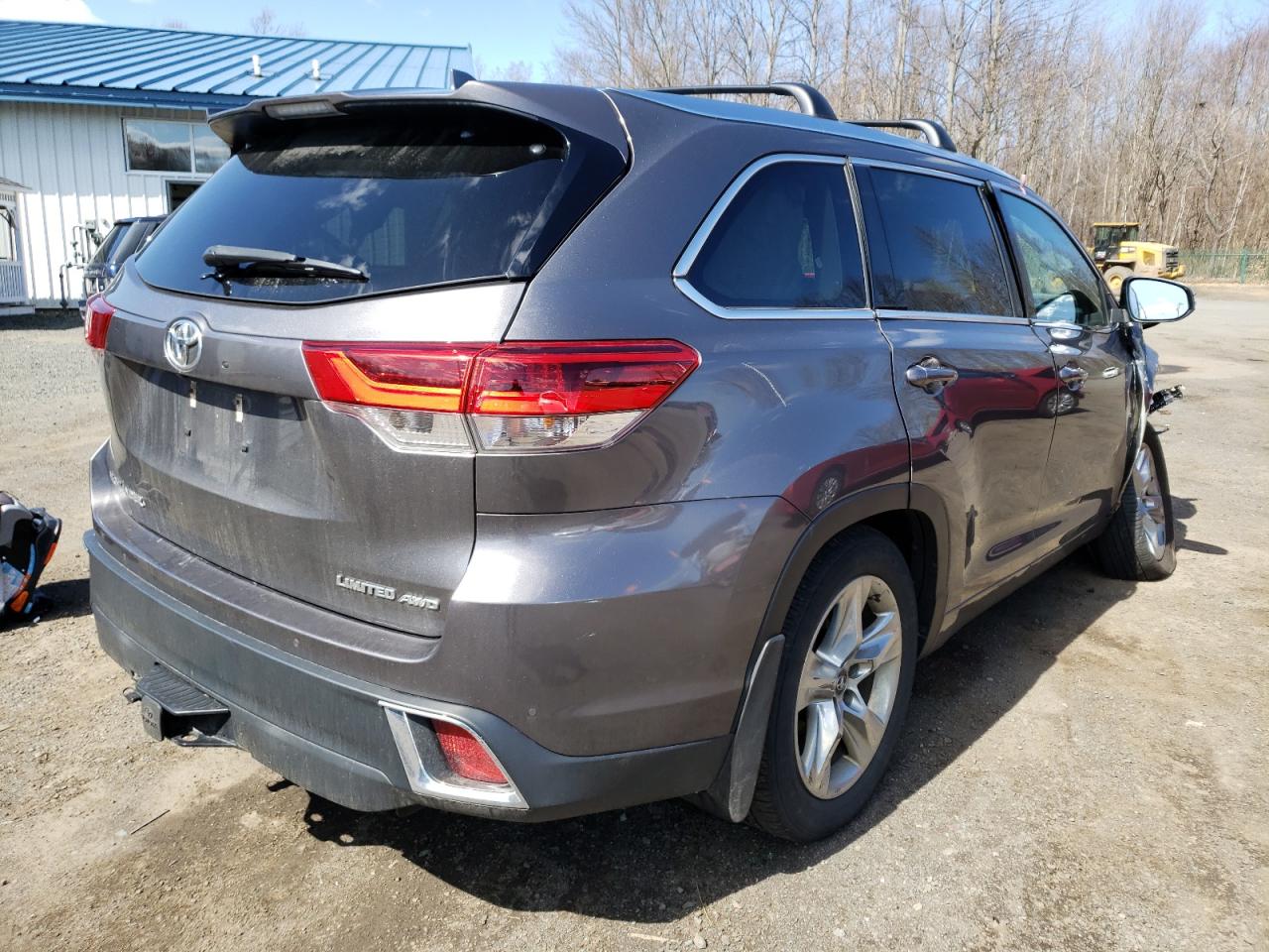 Photo 4 from auction – 2018 TOYOTA HIGHLANDER with VIN 5TDDZRFH6JS844387