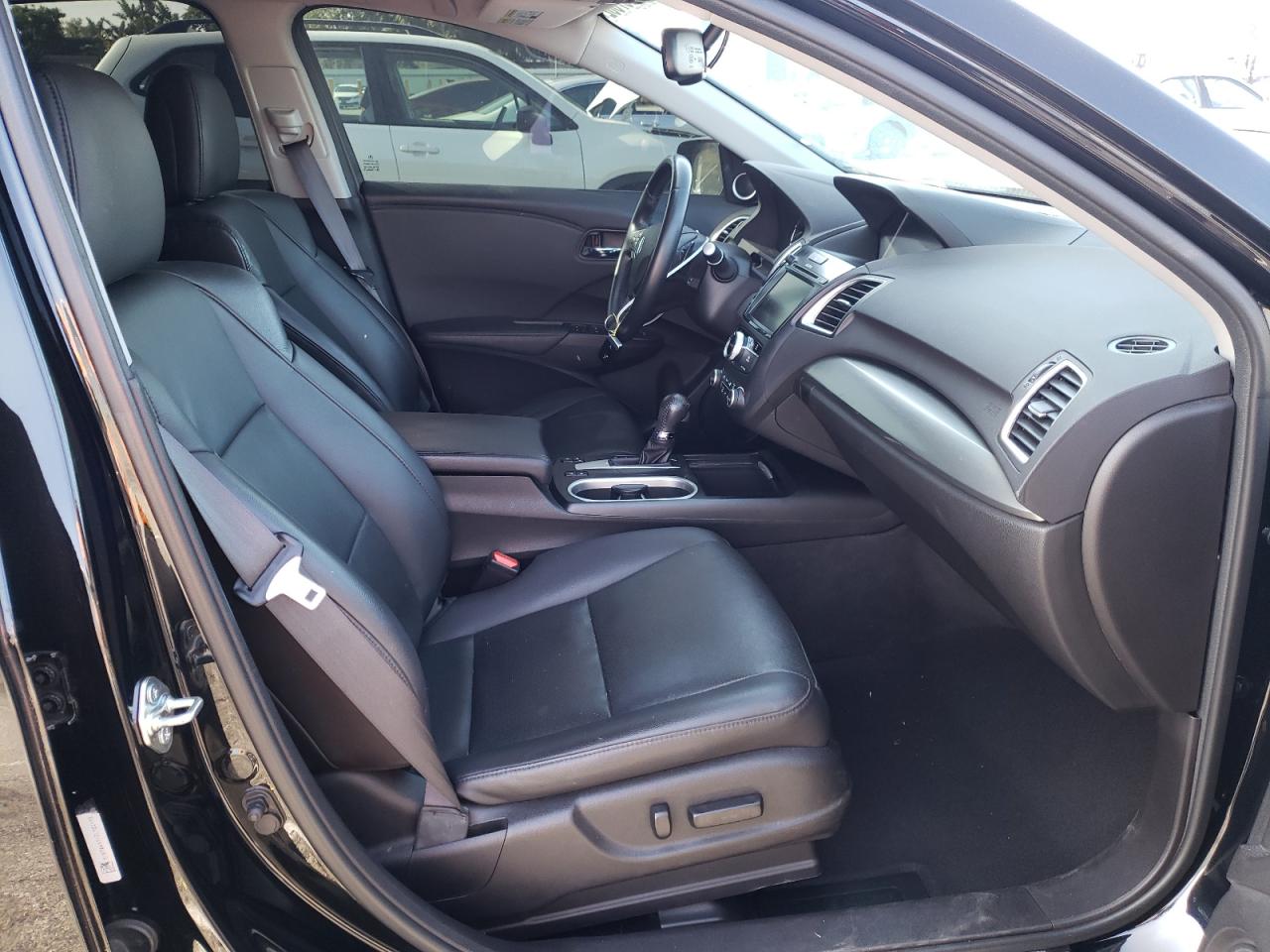 Photo 5 from auction – 2016 ACURA RDX ADVANC with VIN 5J8TB4H71GL002835