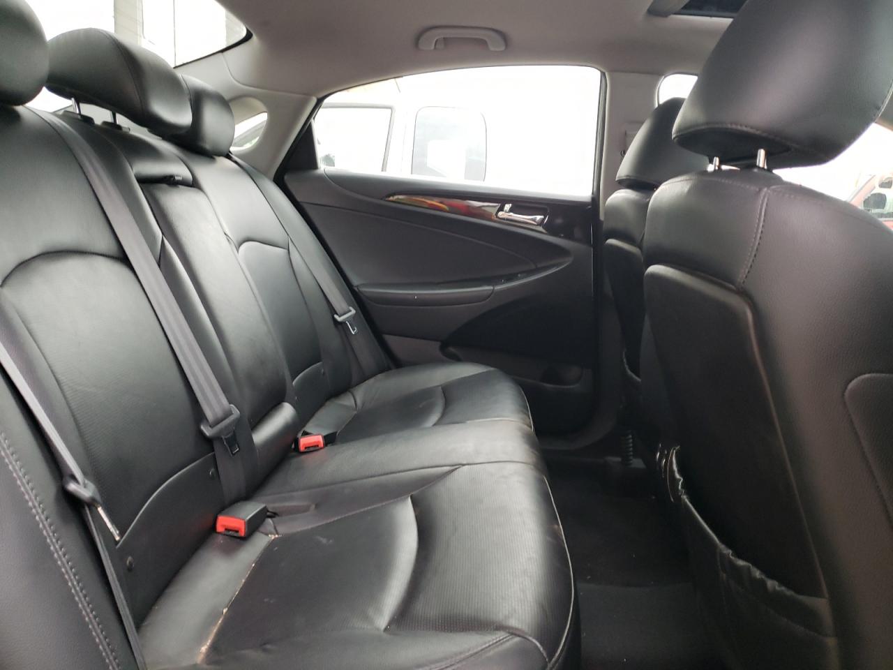 Photo 6 from auction – 2011 HYUNDAI SONATA SE with VIN 5NPEC4AC4BH162734