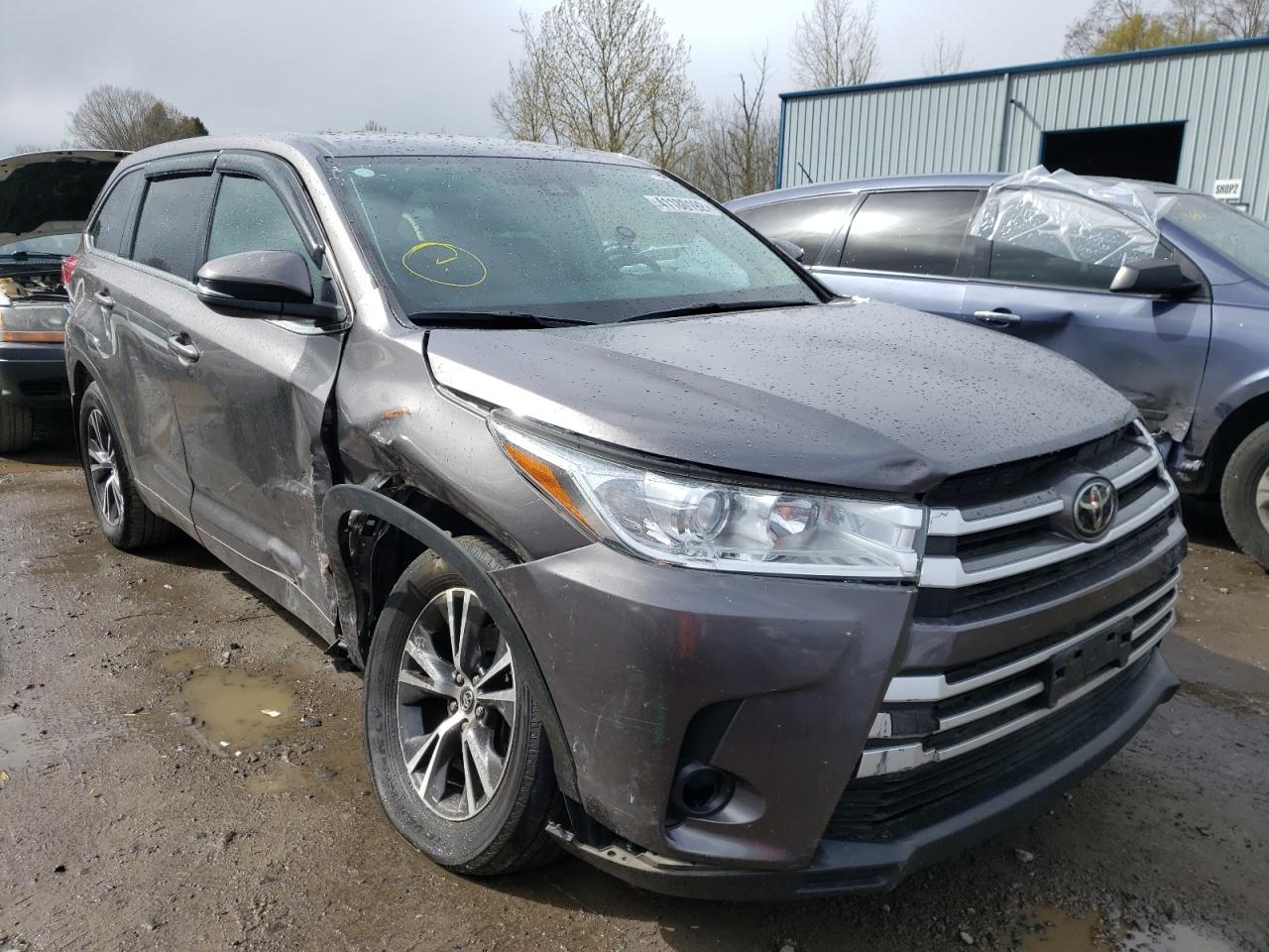TOYOTA HIGHLANDER 2018 with VIN 5TDBZRFH7JS814385 - Photo from auction