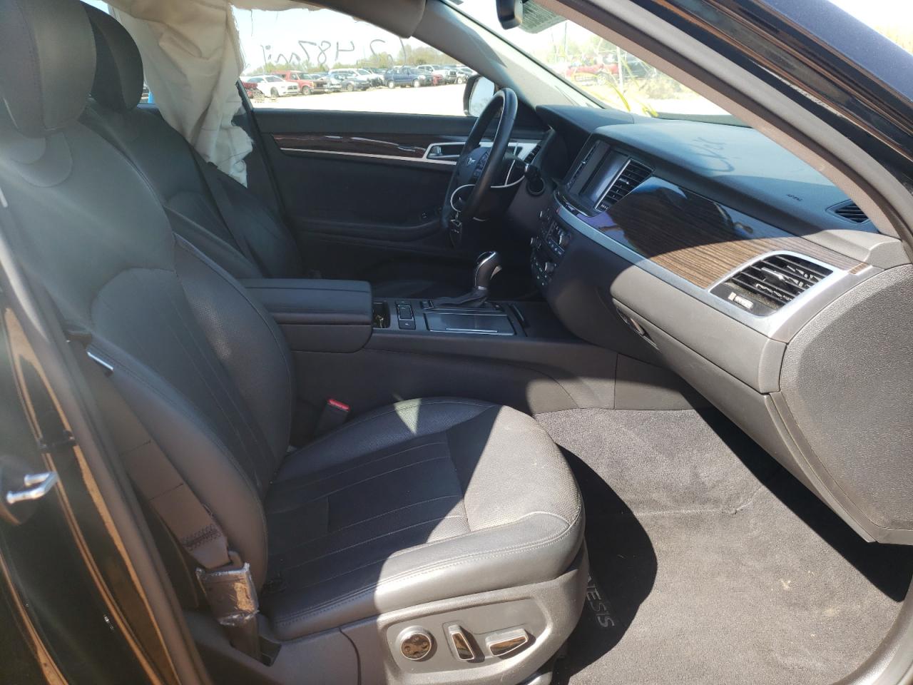 Photo 5 from auction – 2016 HYUNDAI GENESIS 3. with VIN KMHGN4JE0GU134829