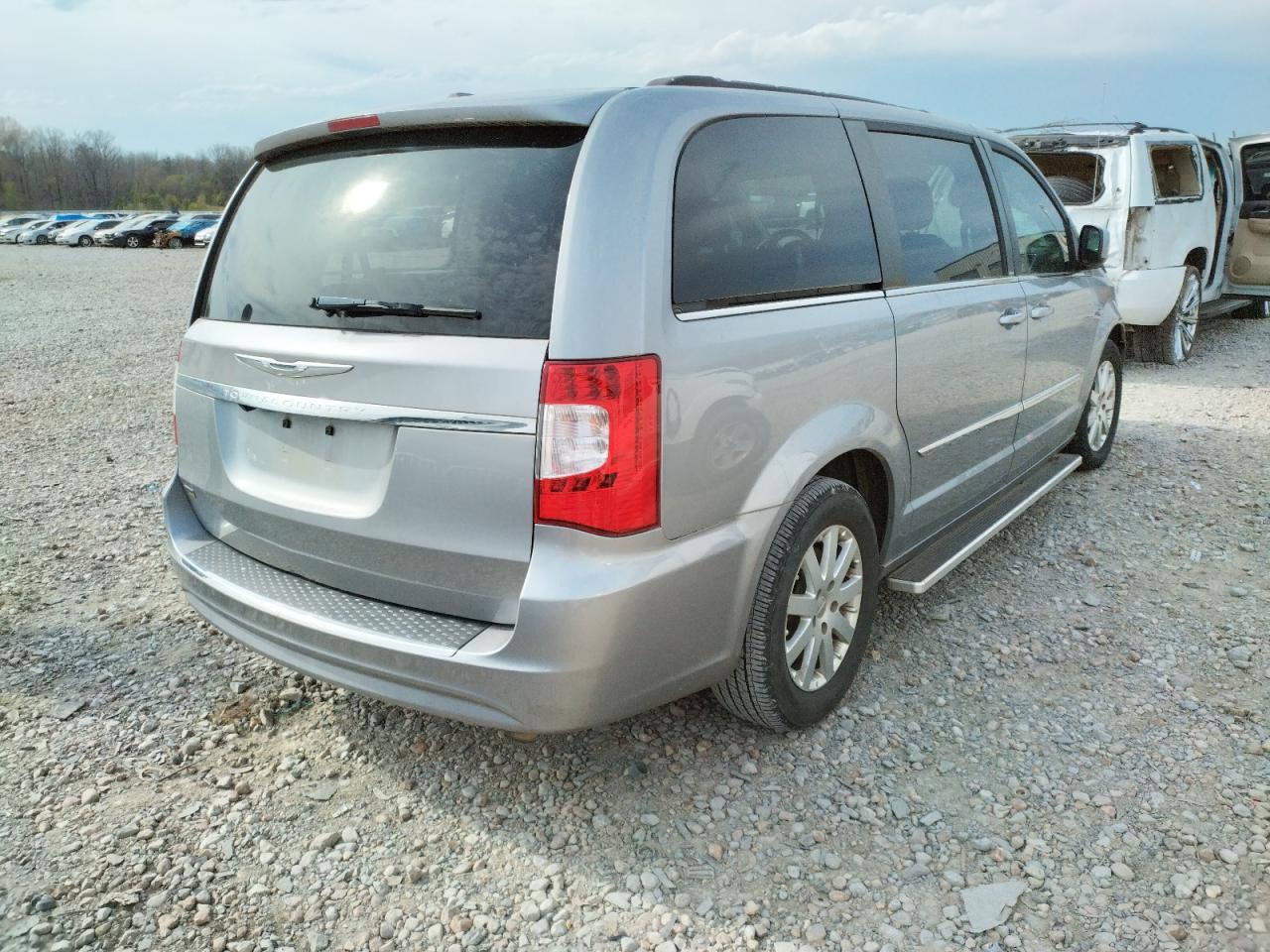 Photo 4 from auction – 2013 CHRYSLER TOWN & COU with VIN 2C4RC1BGXDR690933