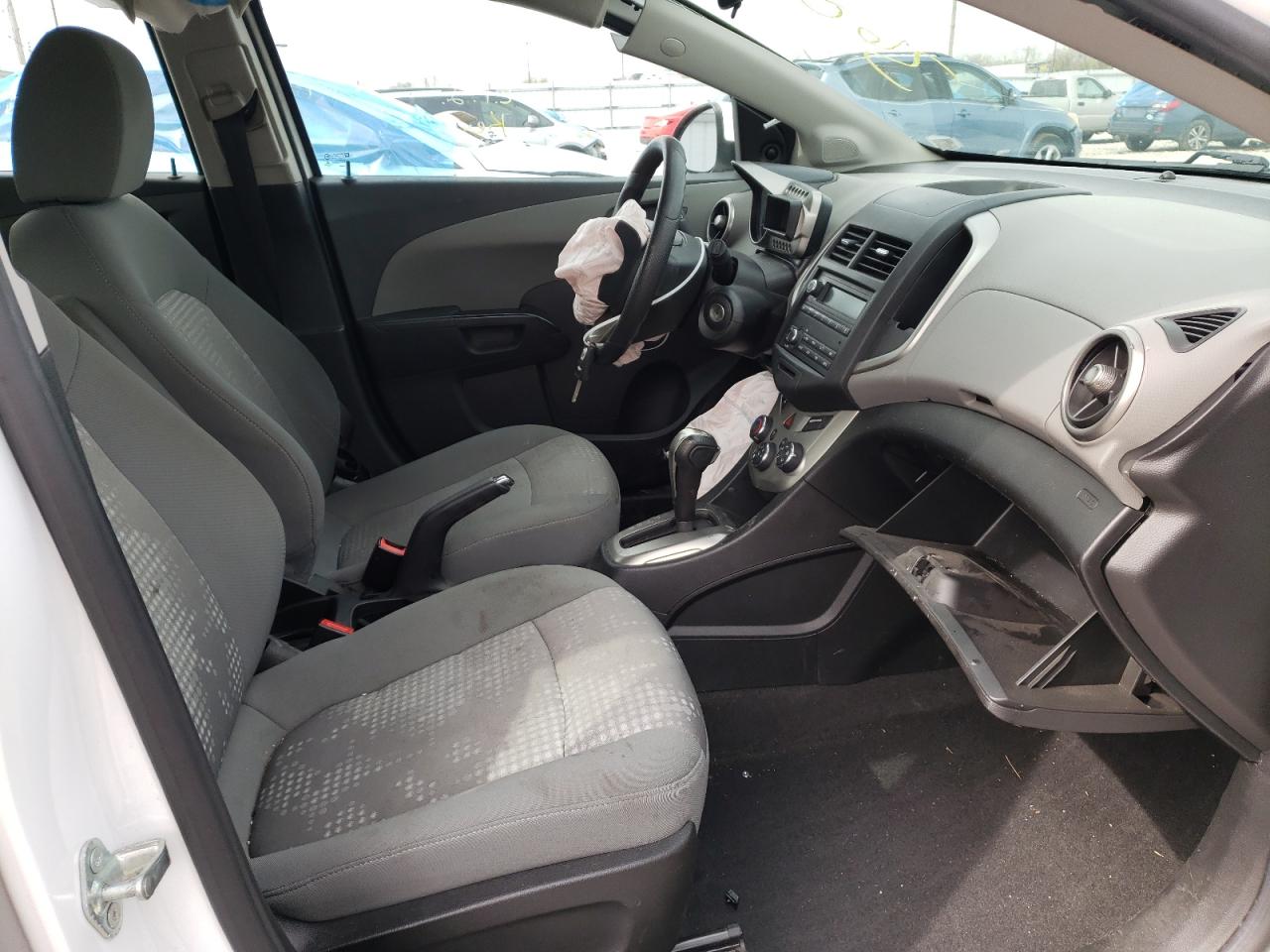 Photo 5 from auction – 2016 CHEVROLET SONIC LS with VIN 1G1JA6SHXG4106023