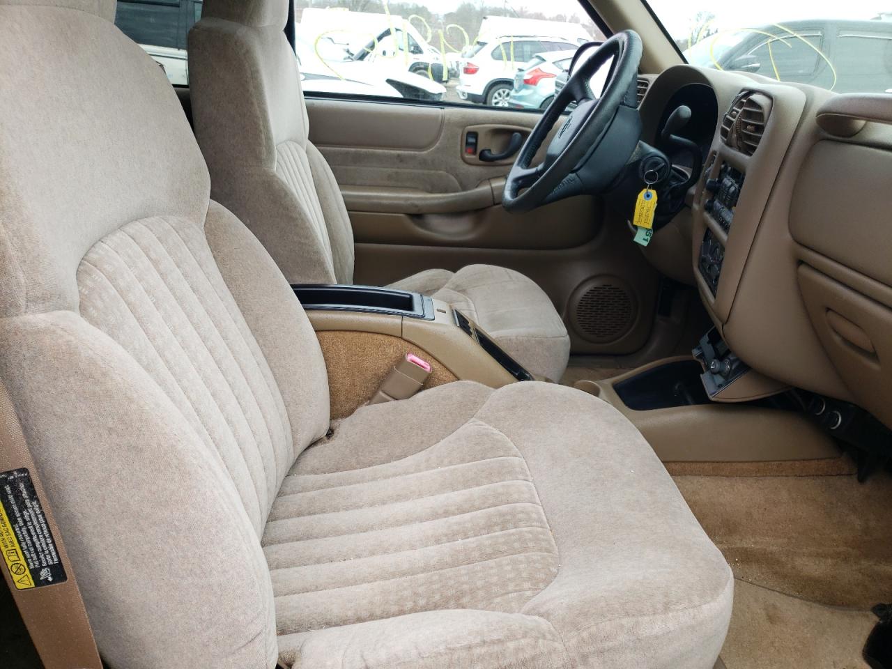 Photo 5 from auction – 2002 CHEVROLET BLAZER with VIN 1GNDT13W42K139397