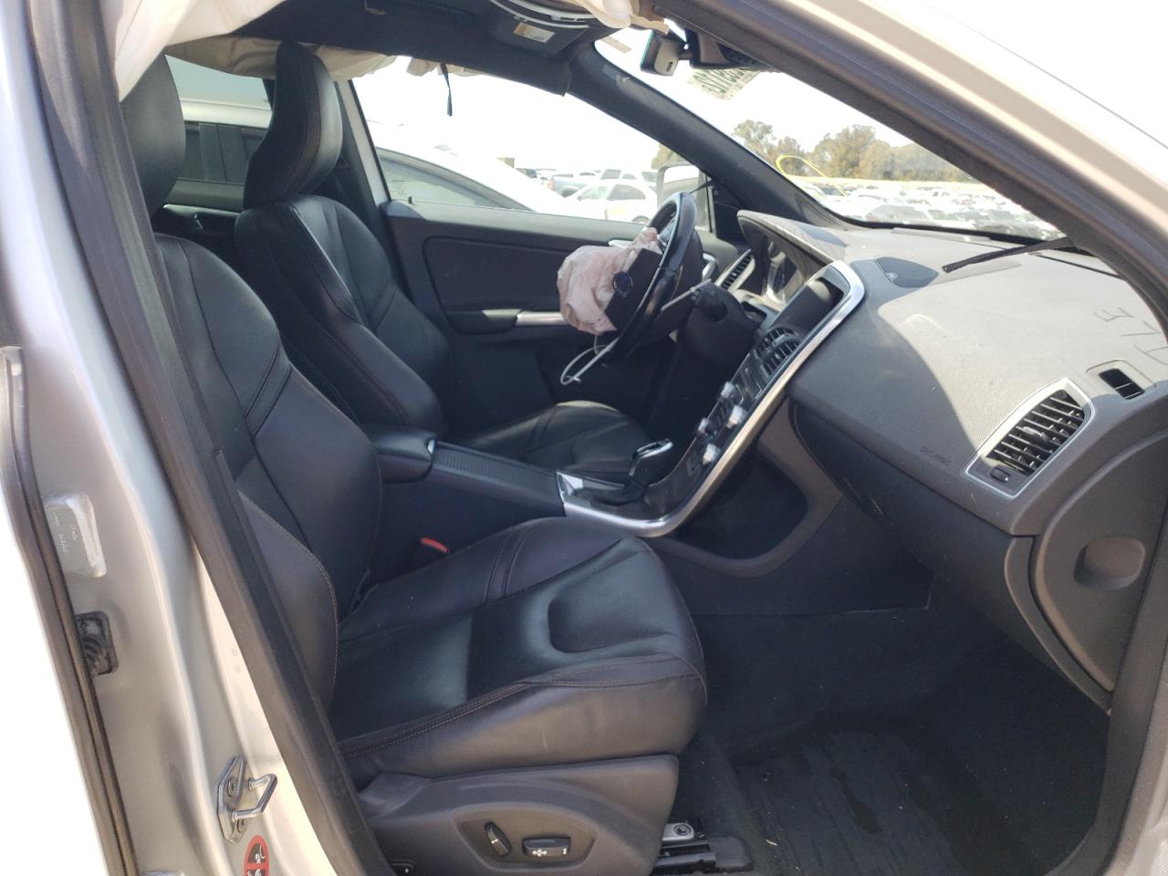 Photo 5 from auction – 2015 VOLVO XC60 T5 PL with VIN YV440MDM5F2707031