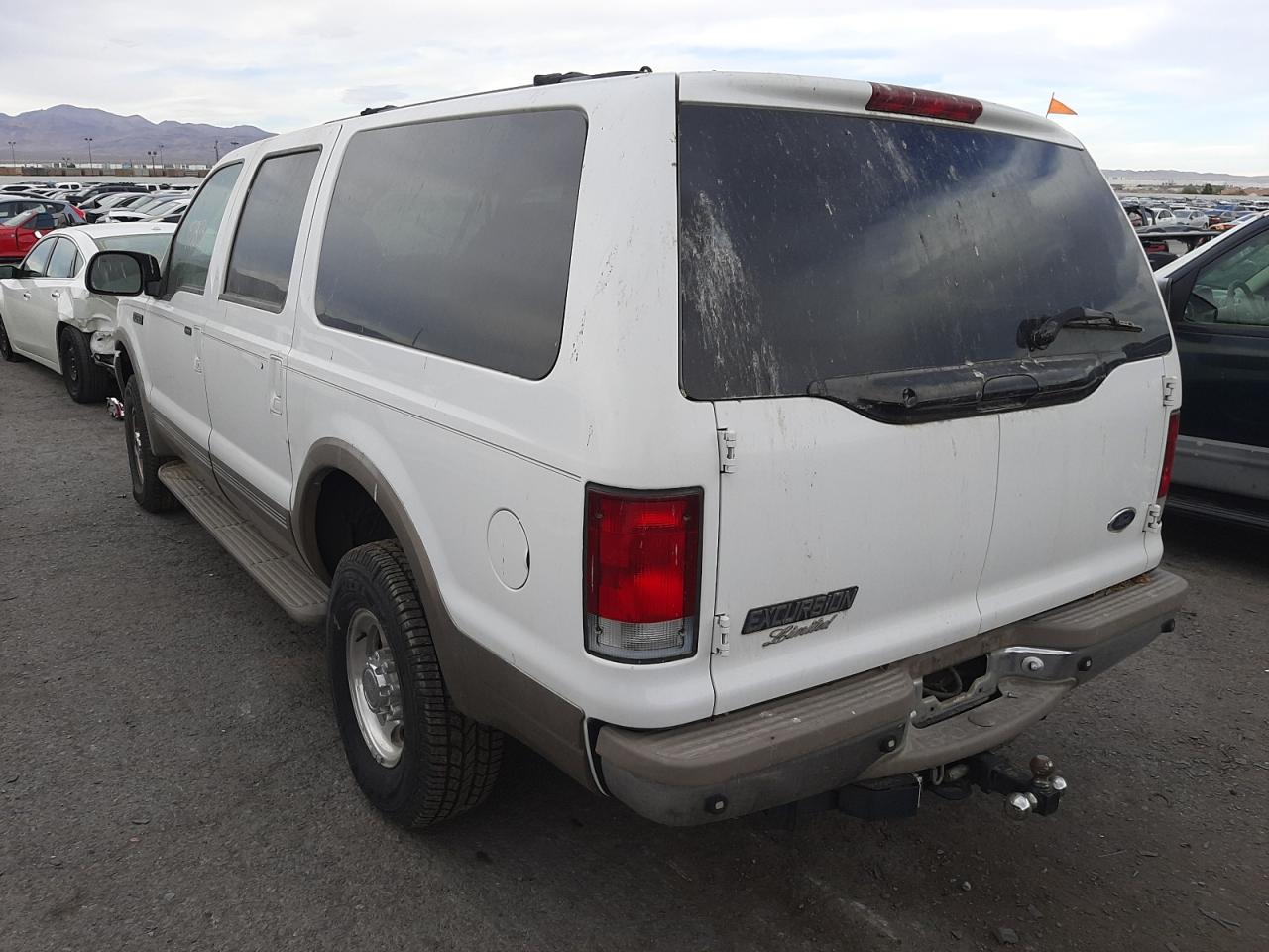 Photo 3 from auction – 2000 FORD EXCURSION with VIN 1FMNU43S6YED83841