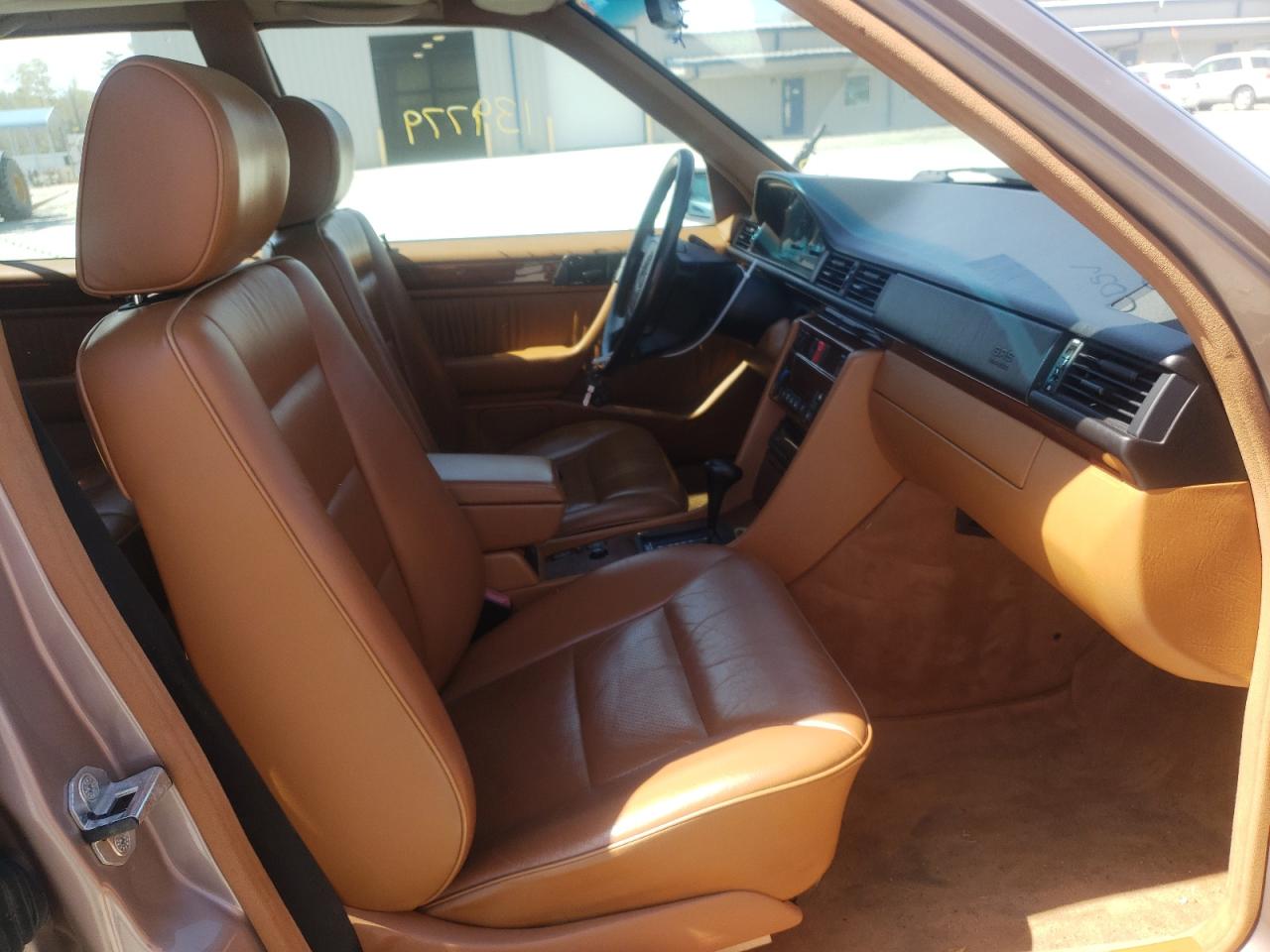 Photo 5 from auction – 1994 MERCEDES-BENZ E 320 with VIN WDBEA32E1RC121823