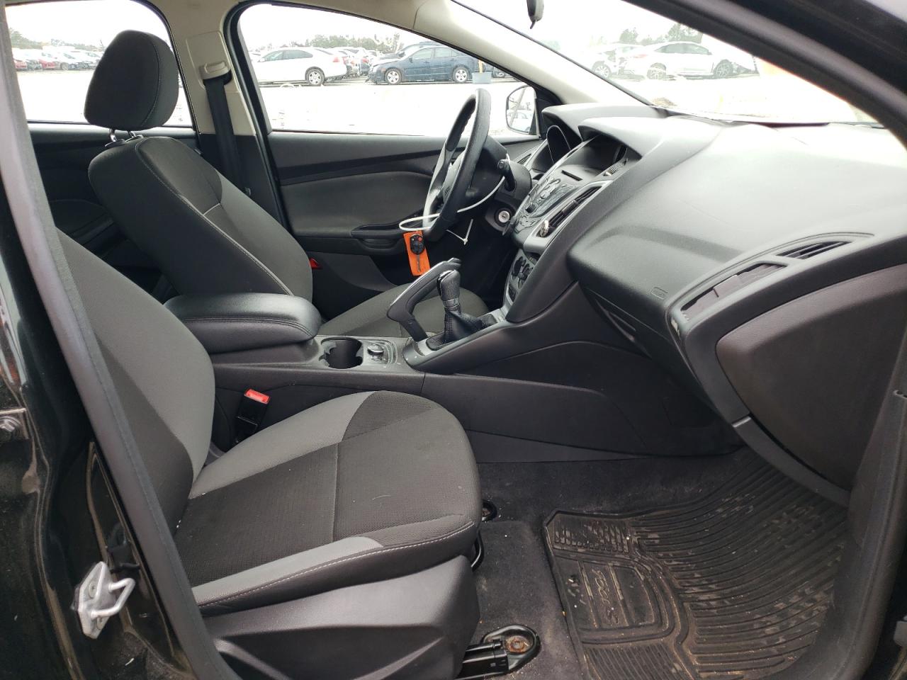 Photo 5 from auction – 2014 FORD FOCUS SE with VIN 1FADP3K28EL153783
