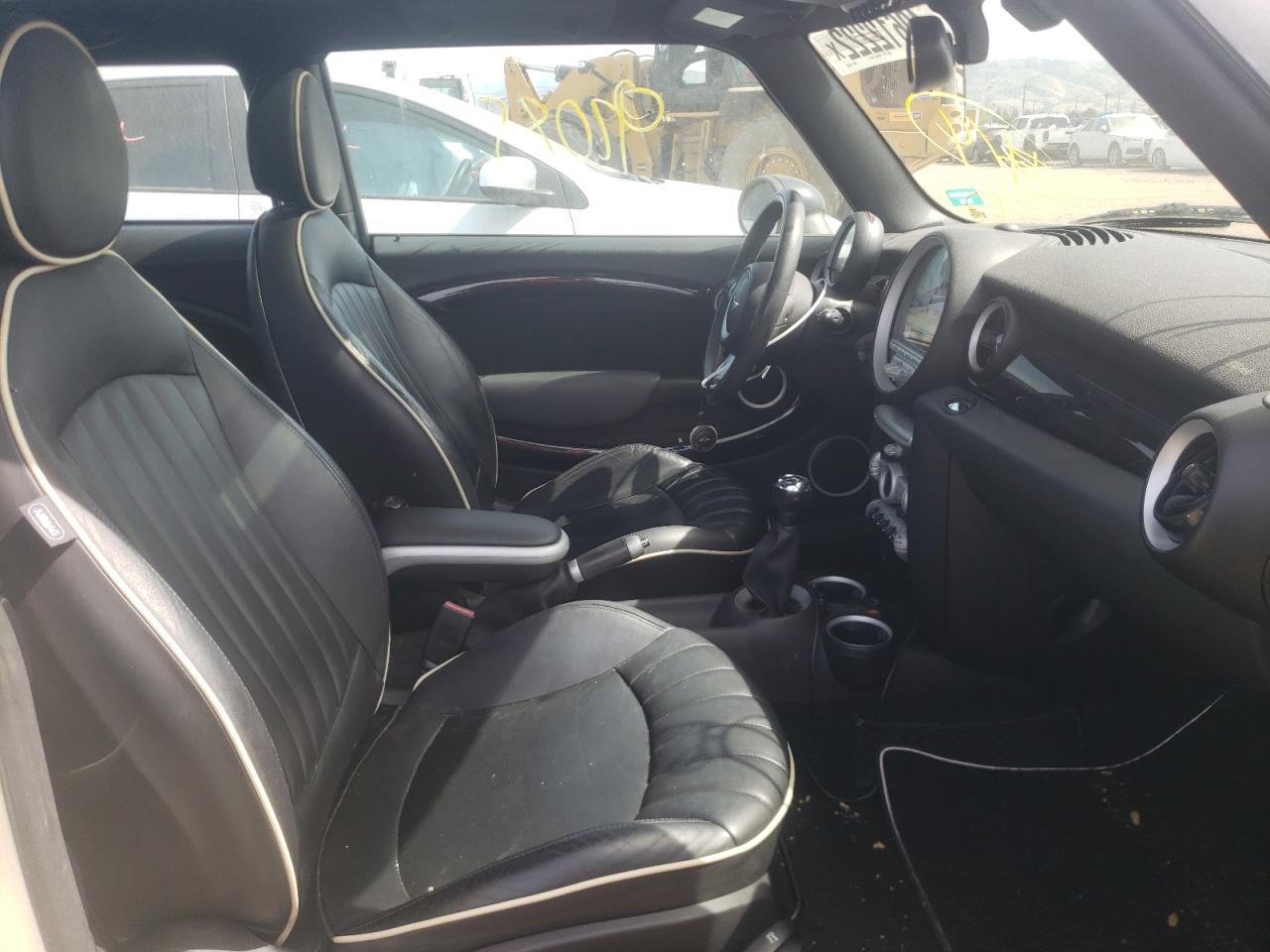 Photo 5 from auction – 2007 MINI COOPER with VIN WMWMF33567TU61640