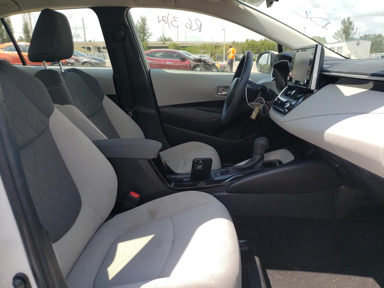 Photo 5 from auction – 2020 TOYOTA COROLLA LE with VIN JTDEPRAE8LJ073003