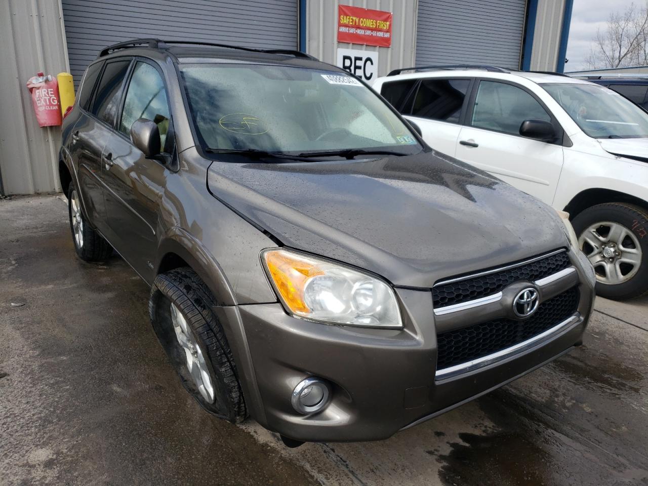 TOYOTA RAV4 LIMIT 2010 with VIN JTMDF4DV1AD039123 - Photo from auction