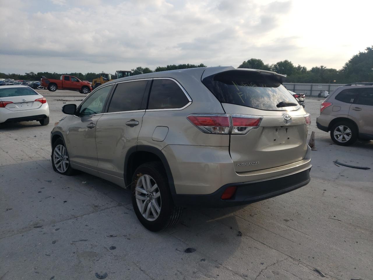 Photo 3 from auction – 2016 TOYOTA HIGHLANDER with VIN 5TDZKRFH4GS155516