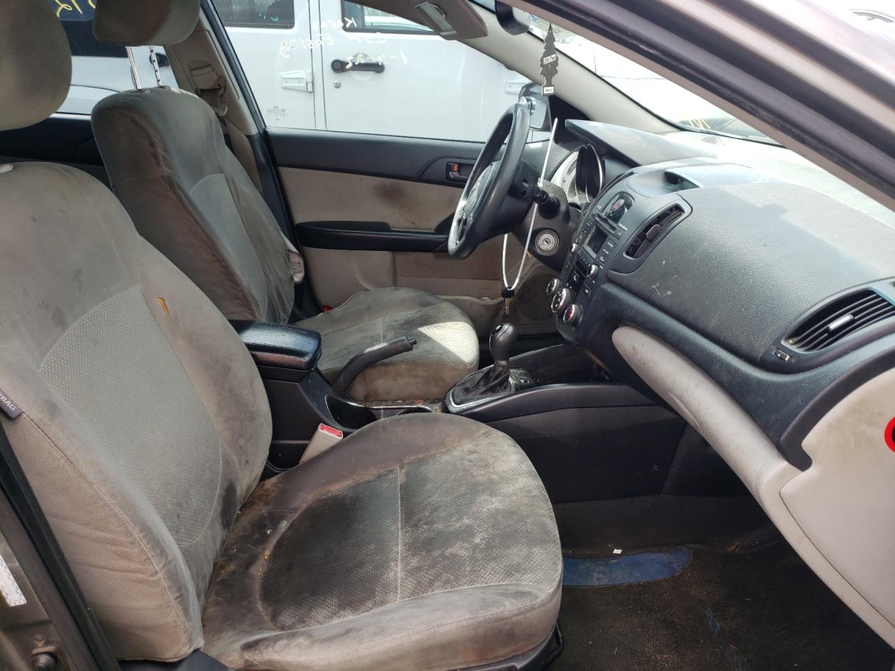 Photo 5 from auction – 2011 KIA FORTE EX with VIN KNAFU4A21B5465993