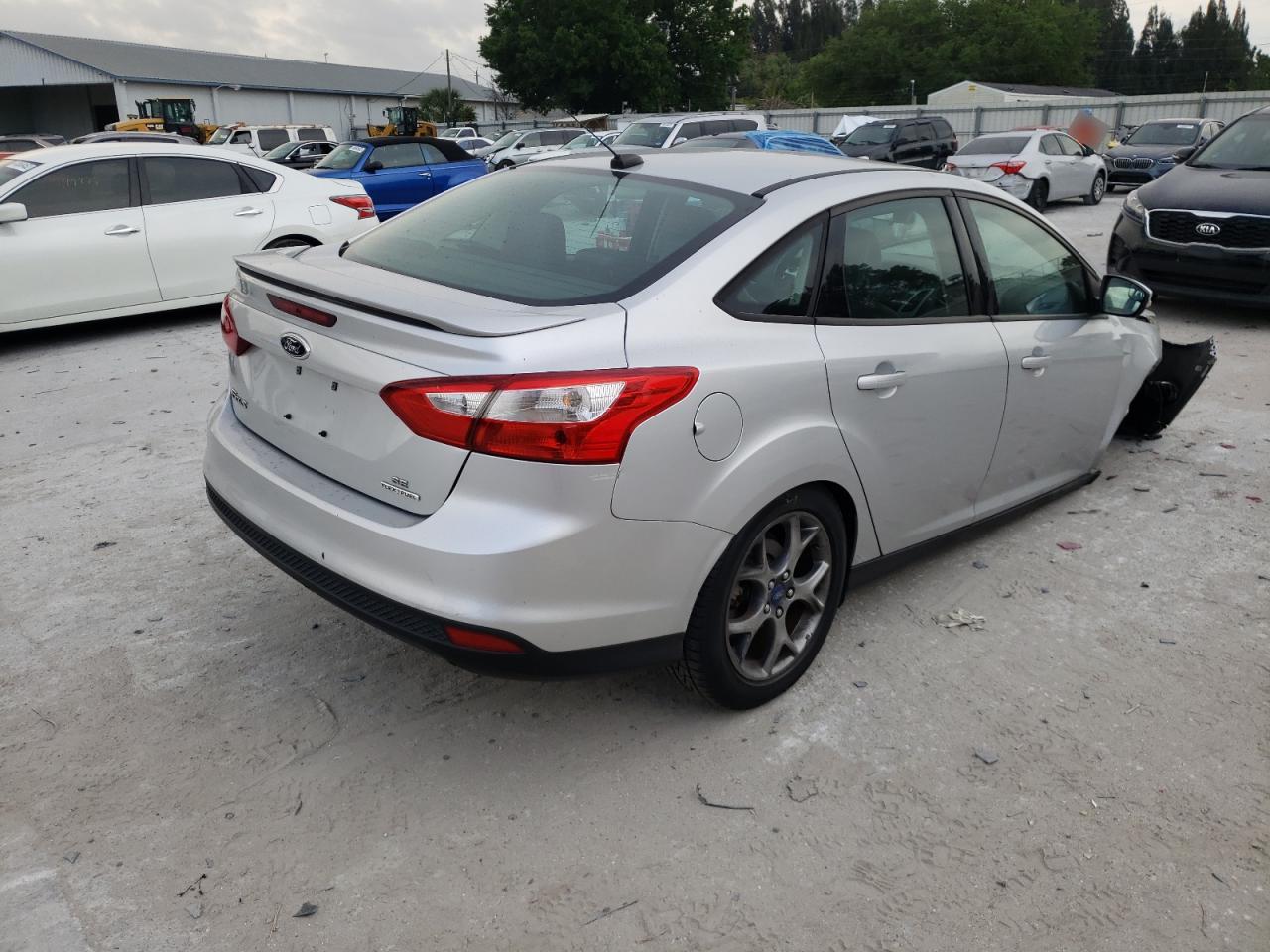 Photo 4 from auction – 2013 FORD FOCUS SE with VIN 1FADP3F25DL139025