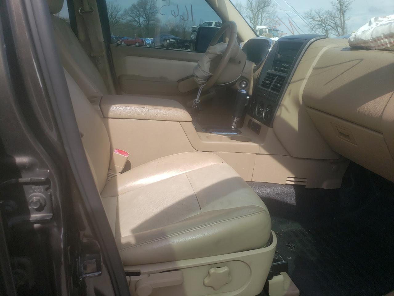 Photo 5 from auction – 2007 FORD EXPLORER S with VIN 1FMEU33K37UB83885