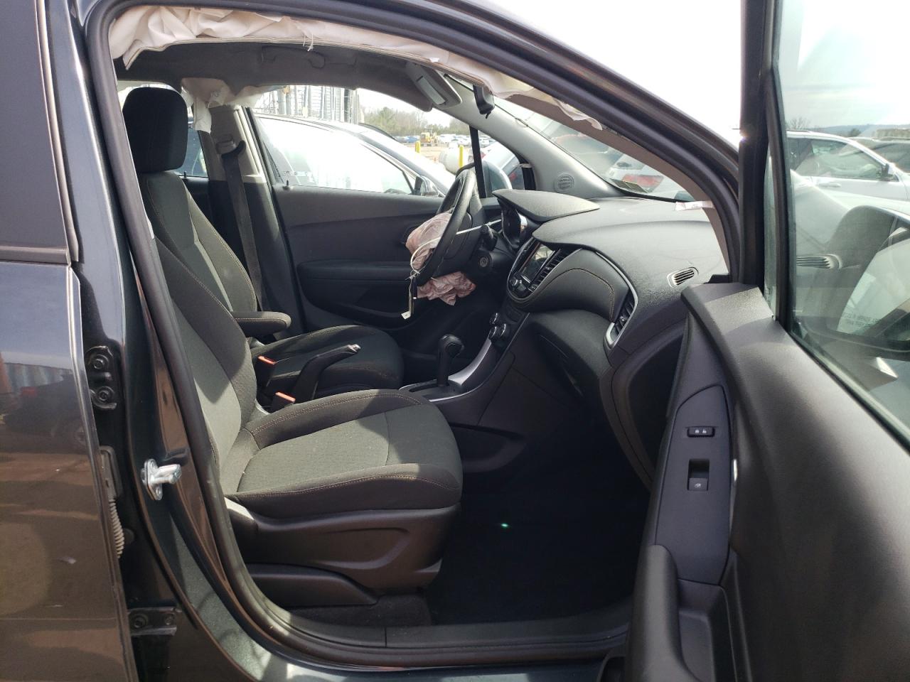 Photo 5 from auction – 2019 CHEVROLET TRAX LS with VIN 3GNCJNSB2KL287215