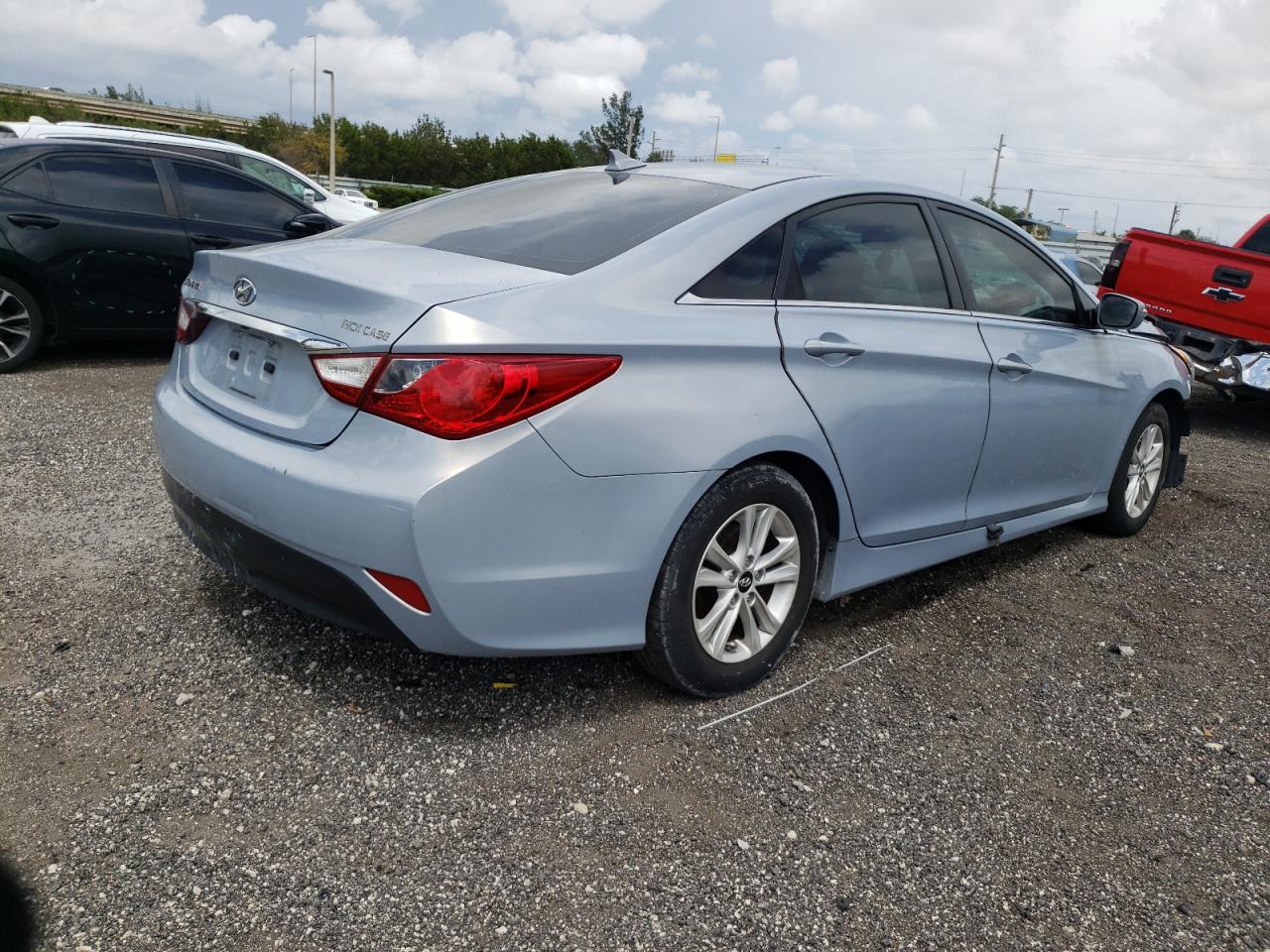 Photo 4 from auction – 2014 HYUNDAI SONATA GLS with VIN 5NPEB4AC3EH882565