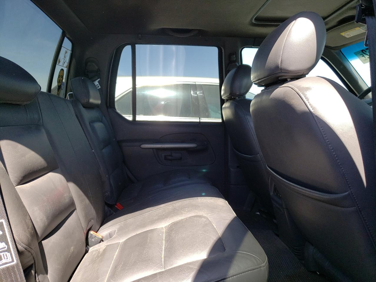 Photo 6 from auction – 2002 FORD EXPLORER S with VIN 1FMZU77E02UB85809