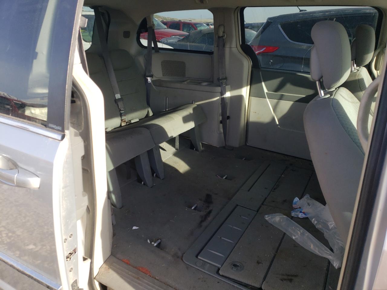 Photo 6 from auction – 2010 CHRYSLER TOWN & COU with VIN 2A4RR5D19AR337703