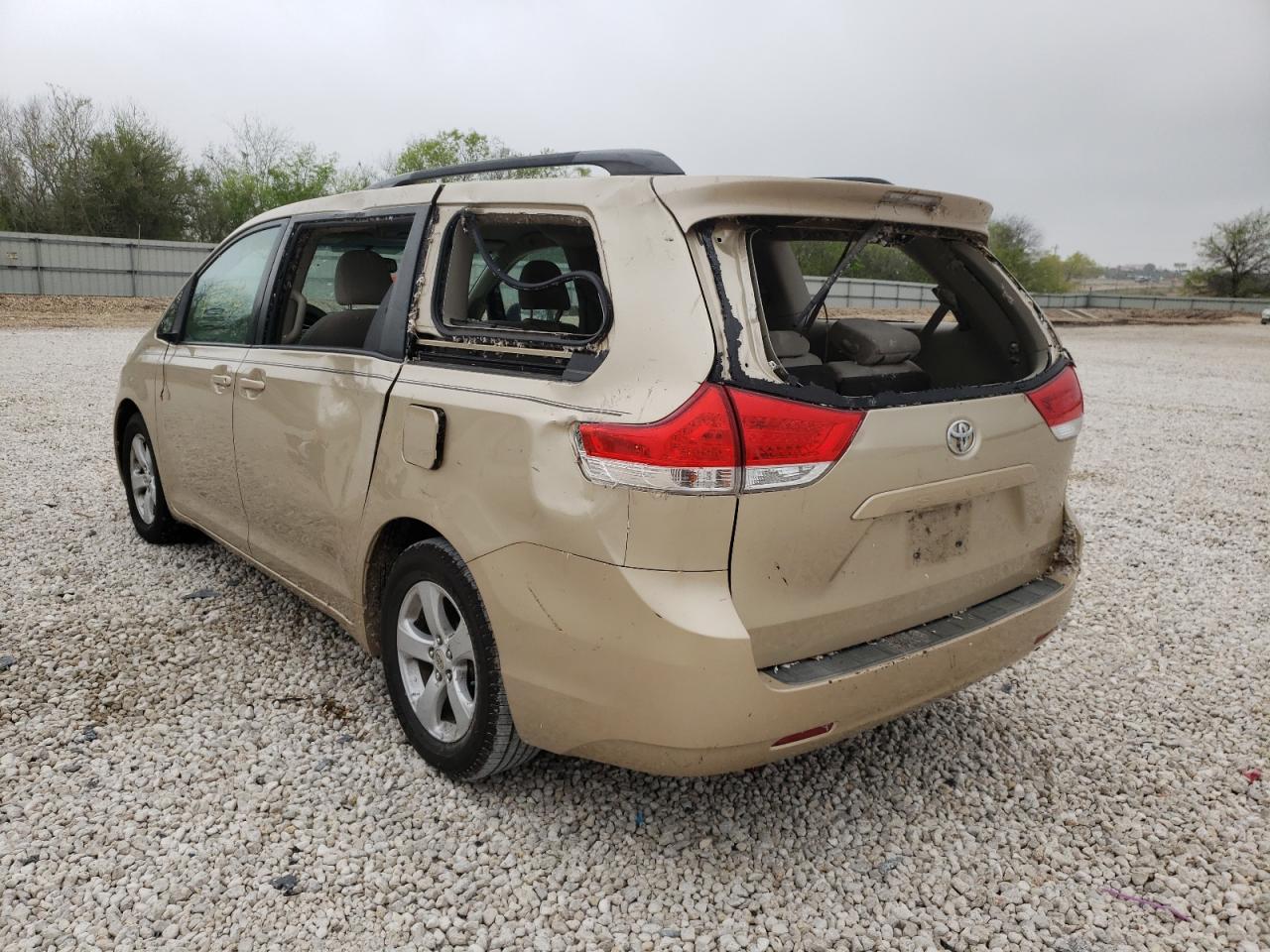 Photo 3 from auction – 2011 TOYOTA SIENNA LE with VIN 5TDKK3DC9BS040750