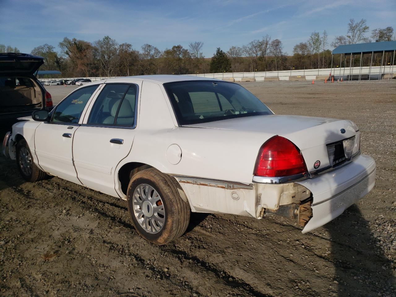 Photo 3 from auction – 2004 FORD CROWN VICT with VIN 2FAFP74W44X182182