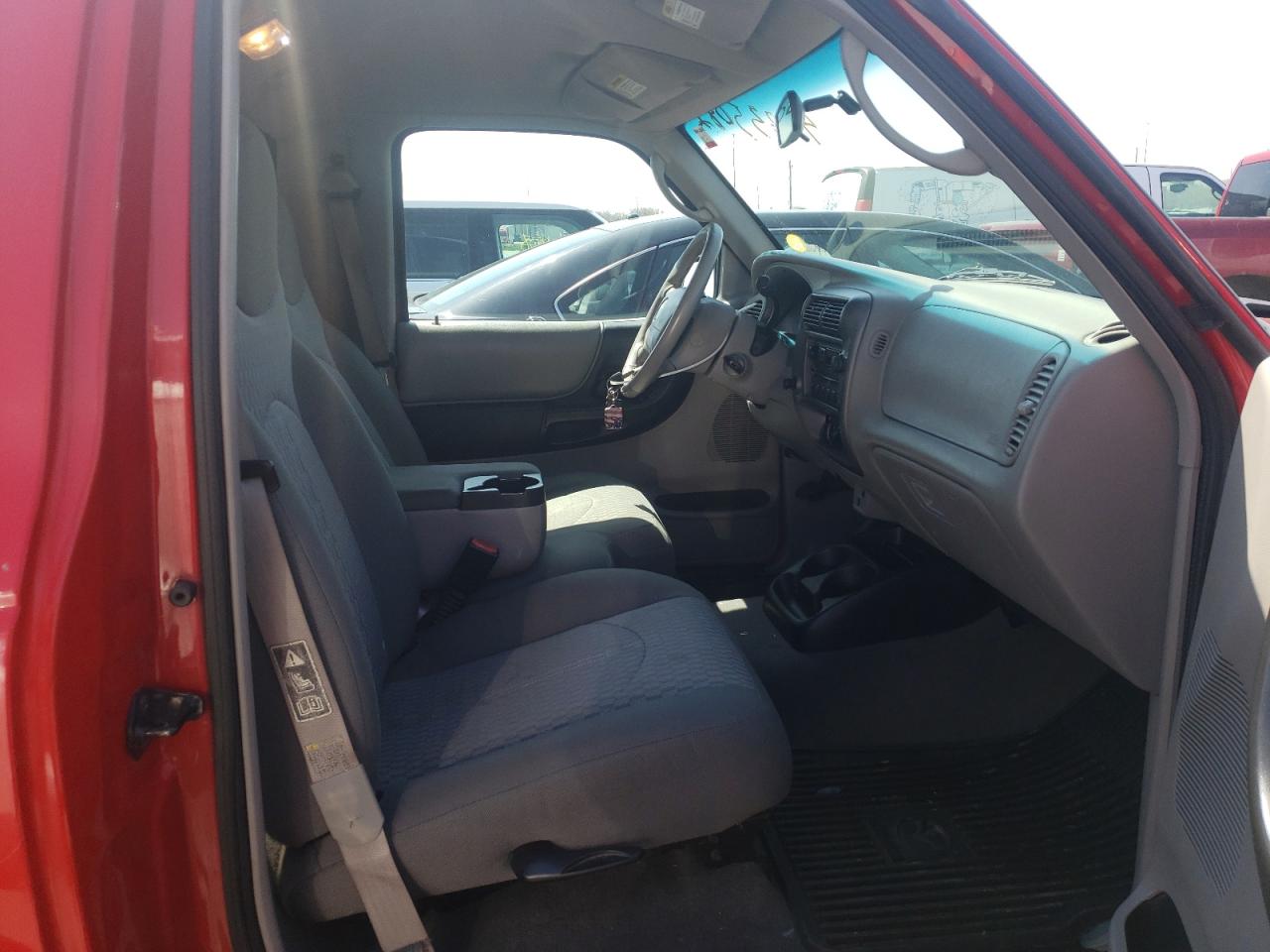 Photo 5 from auction – 2003 MAZDA B3000 with VIN 4F4YR12U33TM03088