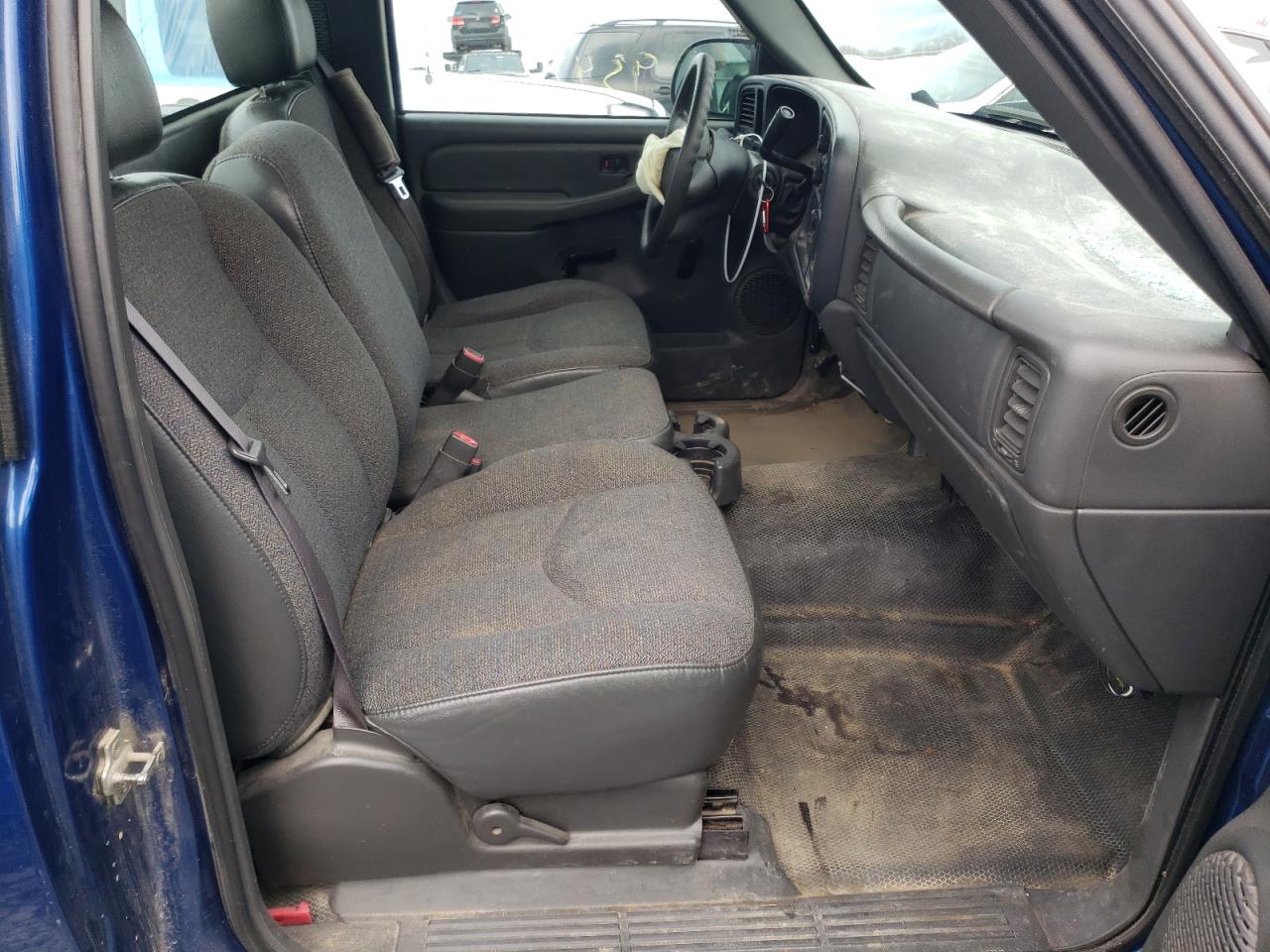 Photo 5 from auction – 2004 CHEVROLET SILVERADO with VIN 1GCEC14XX4Z334788