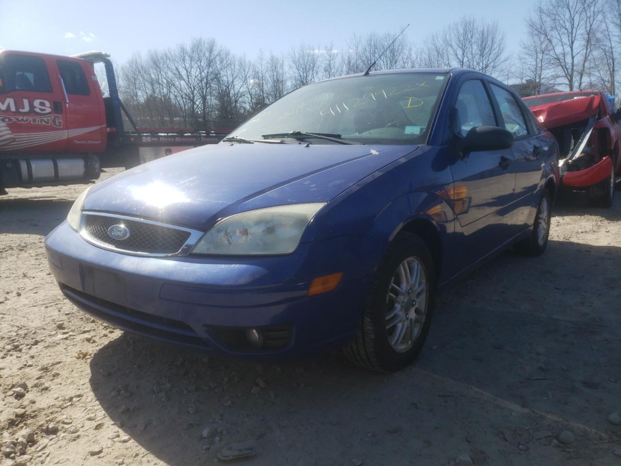 Photo 2 from auction – 2005 FORD FOCUS ZX4 with VIN 1FAFP34N05W120260