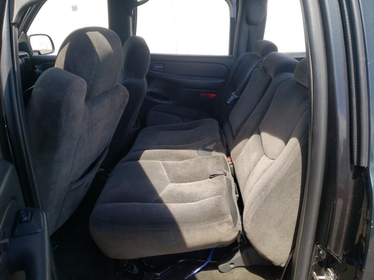 Photo 6 from auction – 2005 CHEVROLET SILVERADO with VIN 2GCEC13T551339695