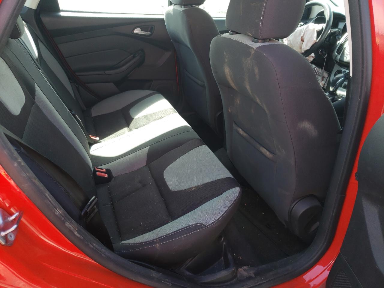 Photo 6 from auction – 2014 FORD FOCUS SE with VIN 1FADP3F2XEL399342