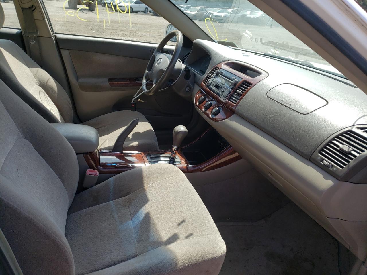 Photo 5 from auction – 2004 TOYOTA CAMRY LE with VIN JTDBE32K940261076