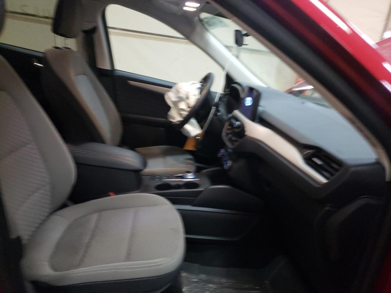 Photo 5 from auction – 2021 FORD ESCAPE SE with VIN 1FMCU9G66MUA68166