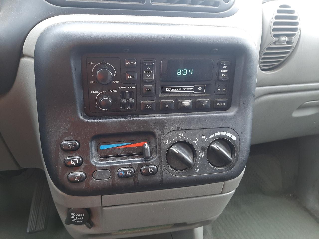 Photo 9 from auction – 1998 DODGE CARAVAN with VIN 2B4GP25RXWR656988