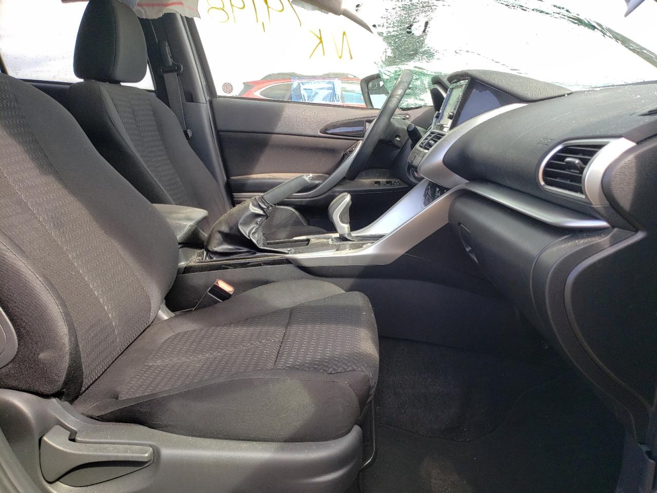 Photo 5 from auction – 2019 MITSUBISHI ECLIPSE CR with VIN JA4AT3AA7KZ036474