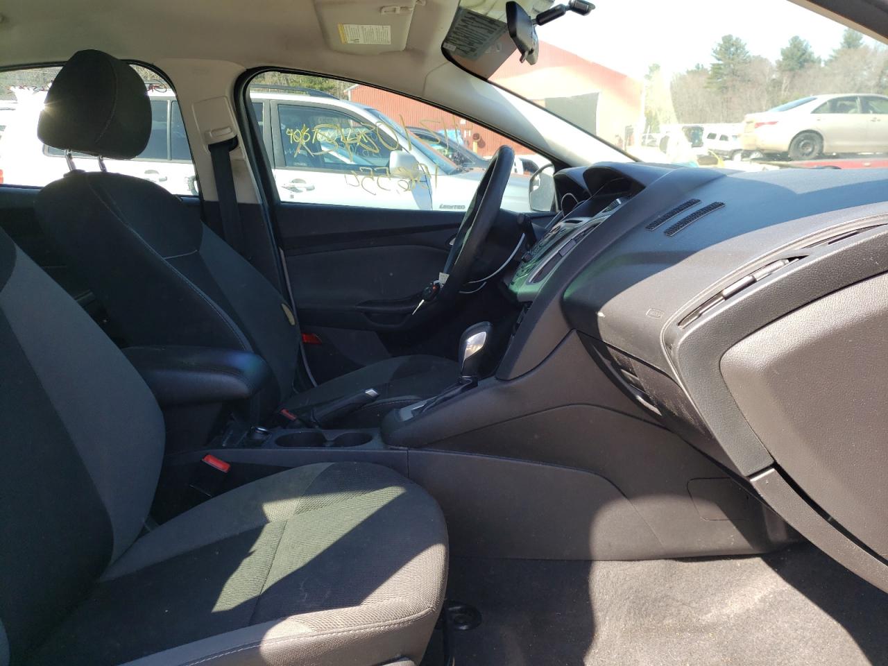 Photo 5 from auction – 2014 FORD FOCUS SE with VIN 1FADP3F28EL424271