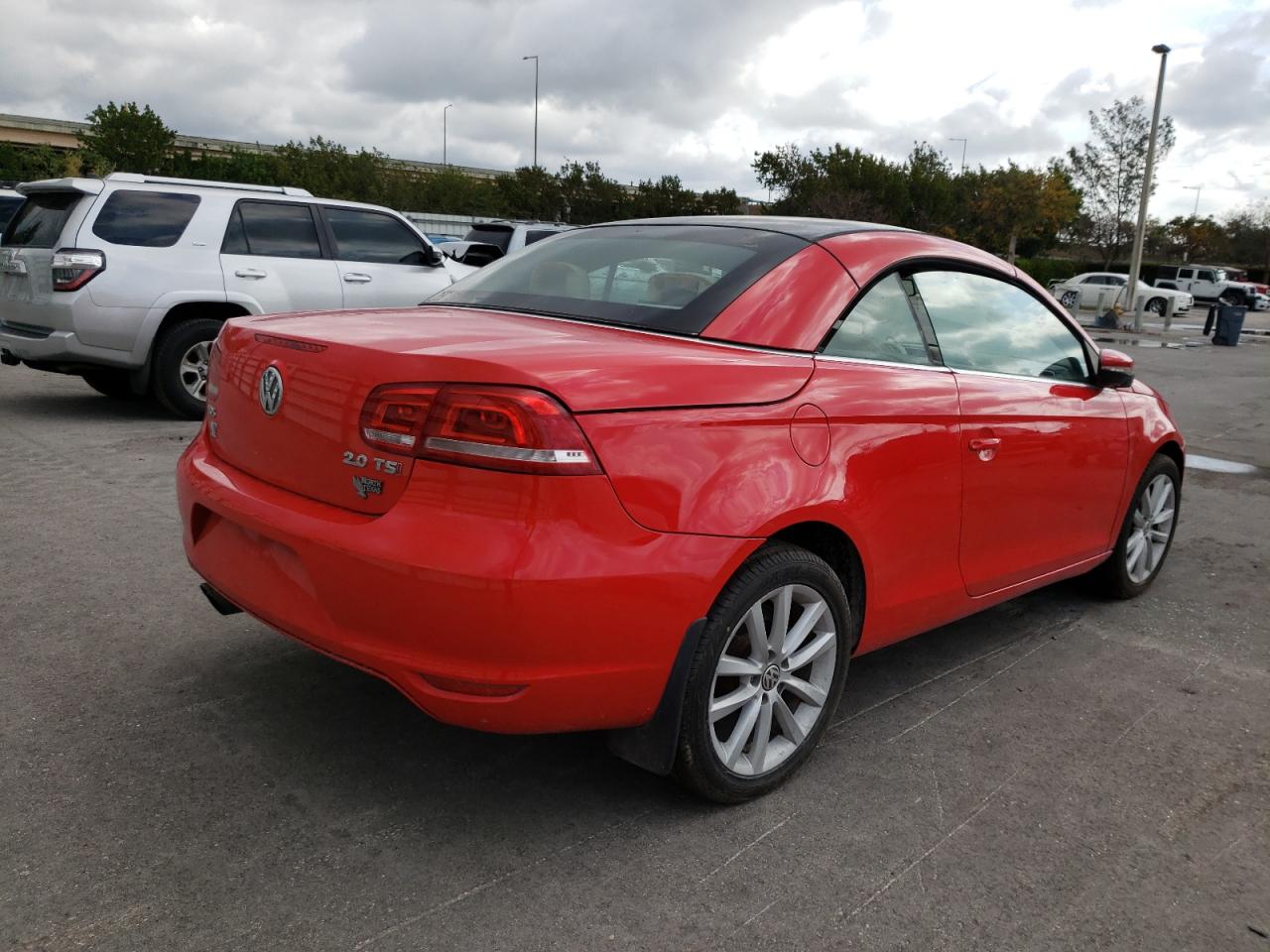 Photo 4 from auction – 2015 VOLKSWAGEN EOS KOMFOR with VIN WVWBW8AH8FV000933