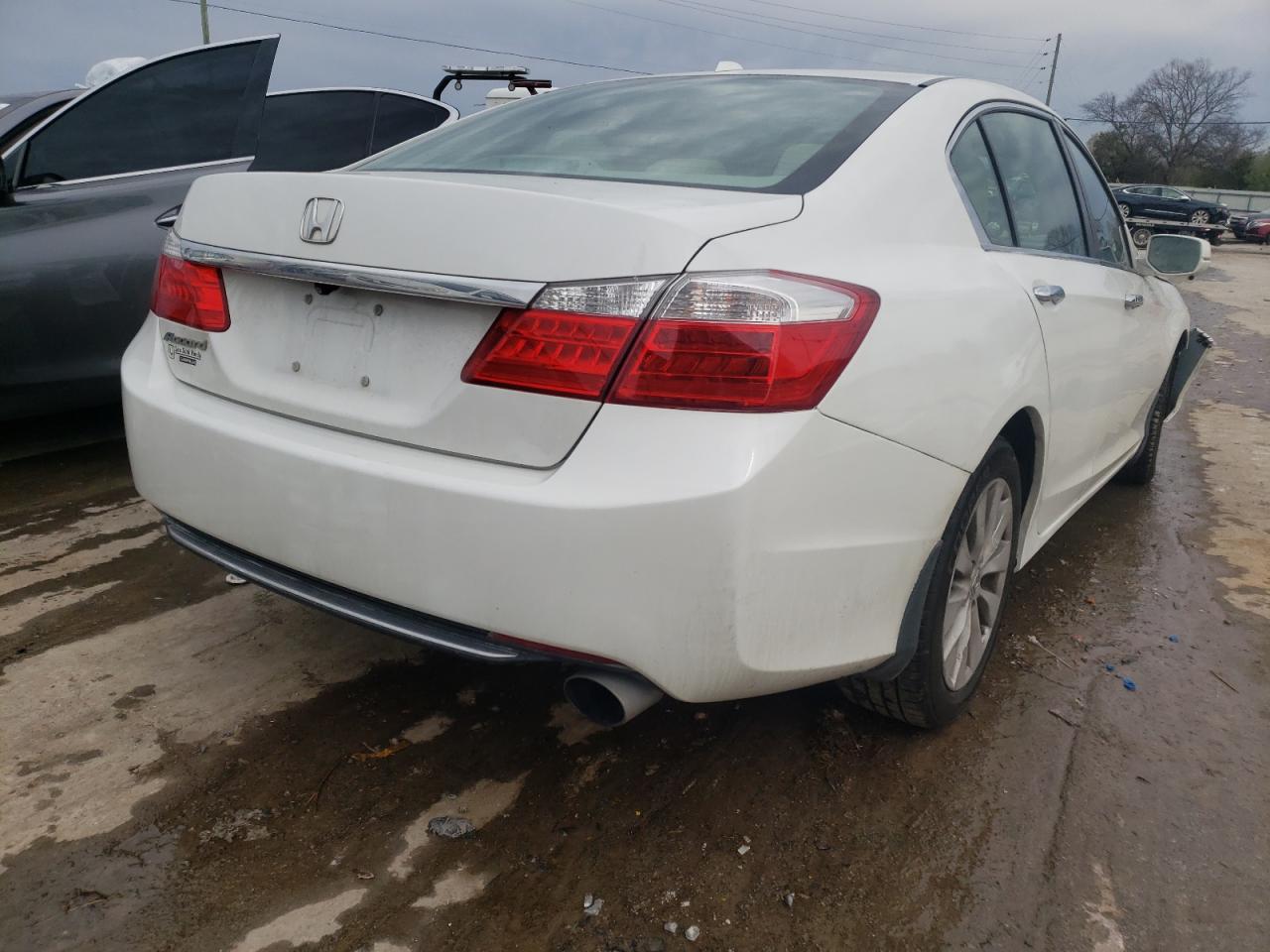 Photo 4 from auction – 2015 HONDA ACCORD with VIN 1HGCR2F83FA031761