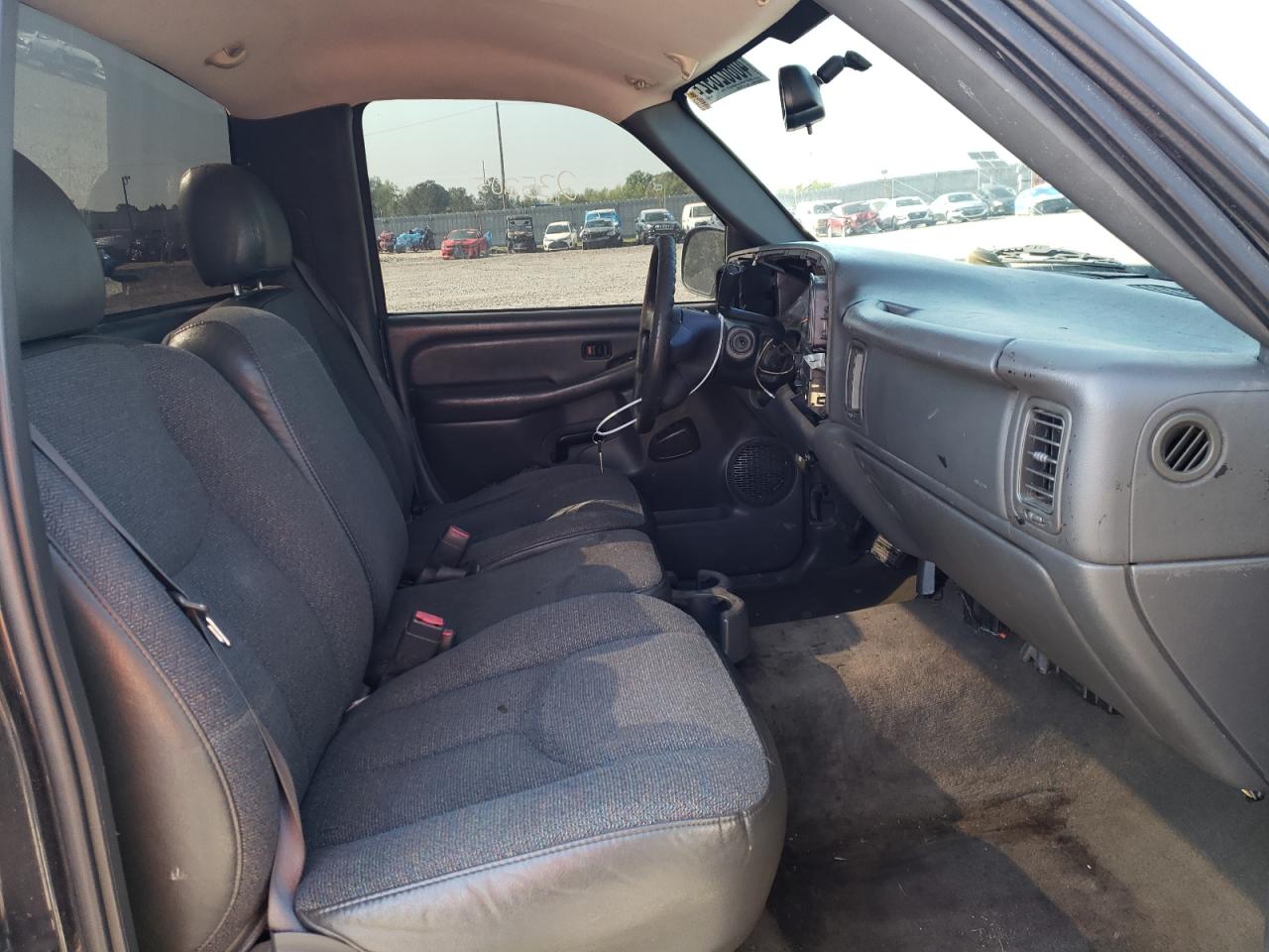 Photo 5 from auction – 2004 CHEVROLET SILVERADO with VIN 1GCEC14V94Z101094