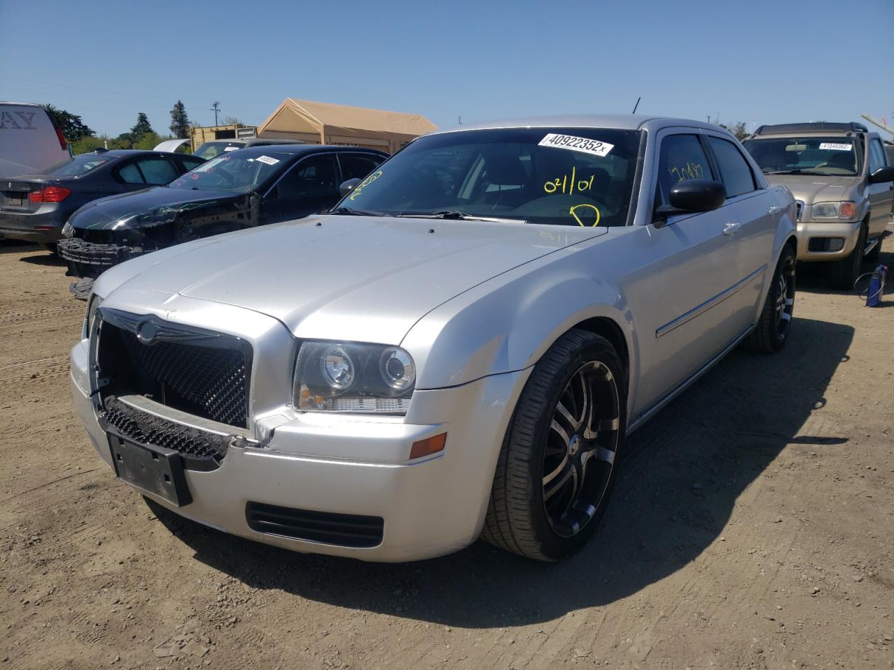 Photo 2 from auction – 2008 CHRYSLER 300 LX with VIN 2C3KA43R68H191166