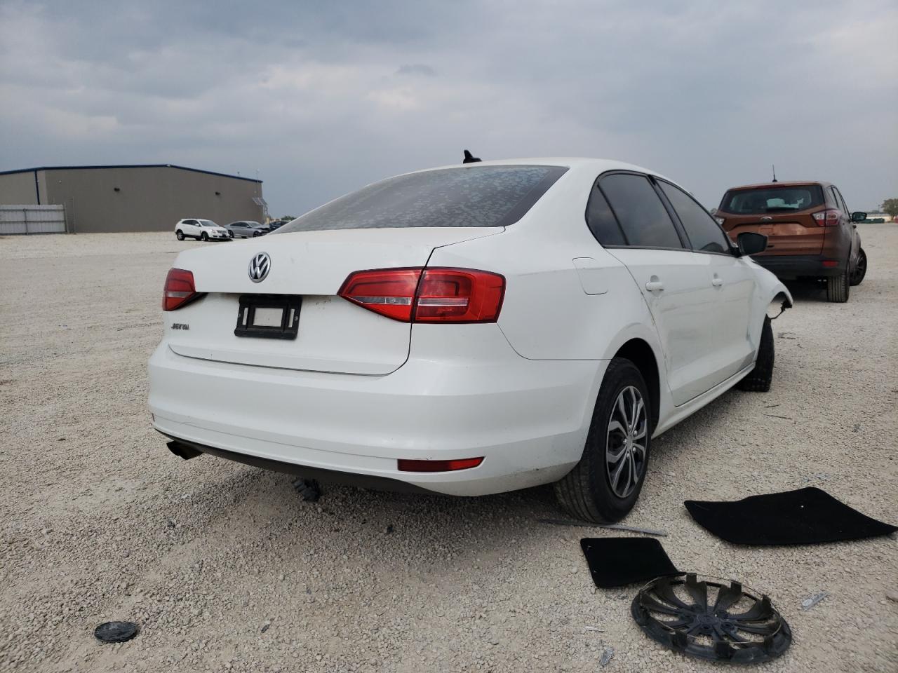 Photo 4 from auction – 2015 VOLKSWAGEN JETTA BASE with VIN 3VW2K7AJ0FM331019