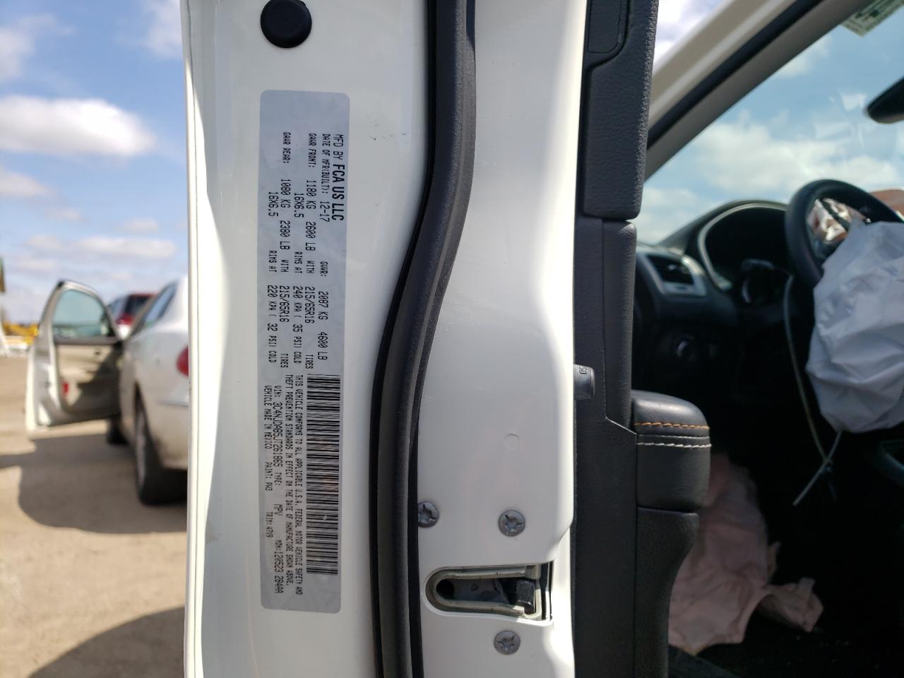 Фото 10 с аукциона – 2018 JEEP COMPASS SP с VIN 3C4NJDAB5JT261865