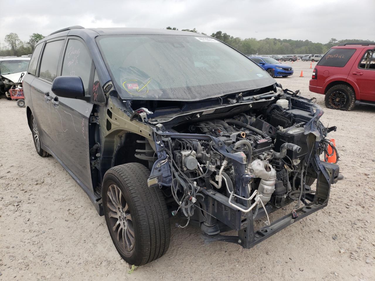 TOYOTA SIENNA XLE 2018 with VIN 5TDYZ3DC2JS916448 - Photo from auction