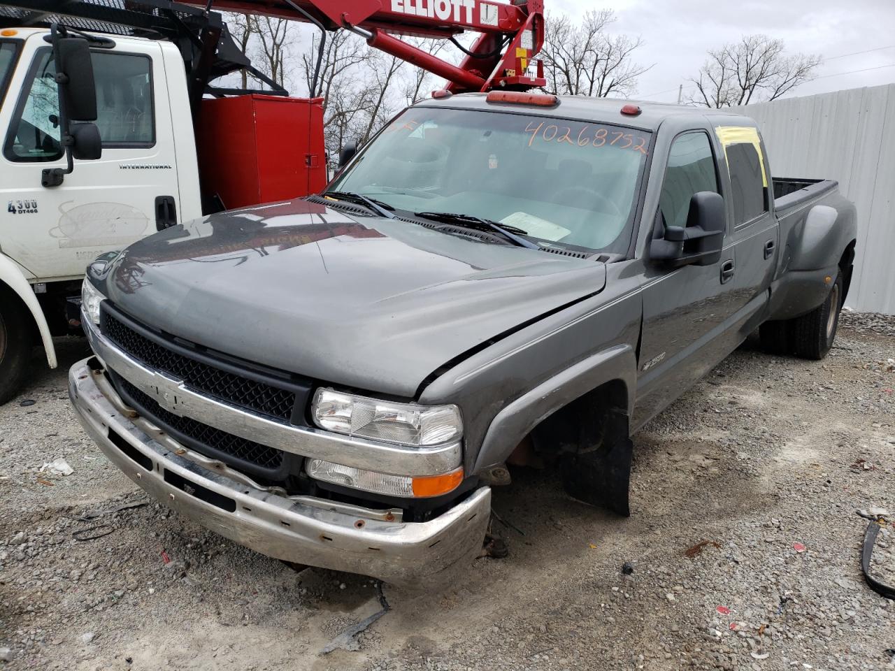 Photo 2 from auction – 2001 CHEVROLET SILVERADO with VIN 1GCJC33G41F161746