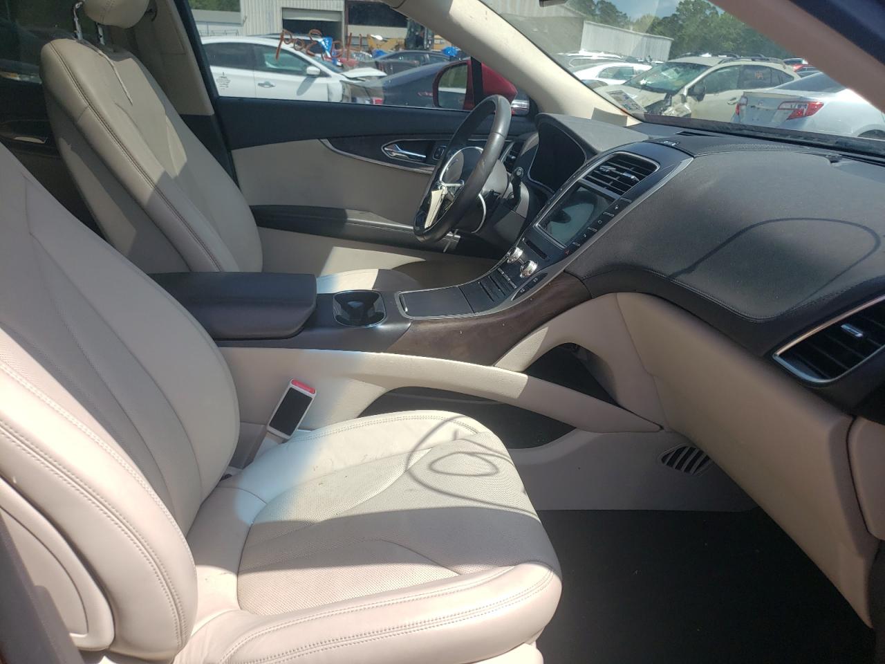 Photo 5 from auction – 2016 LINCOLN MKX RESERV with VIN 2LMTJ6LR5GBL53818