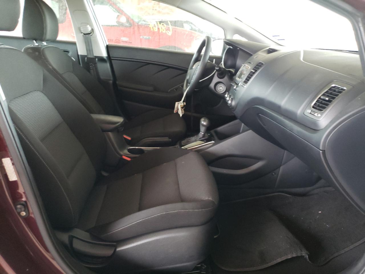 Photo 5 from auction – 2017 KIA FORTE LX with VIN 3KPFK4A74HE028135