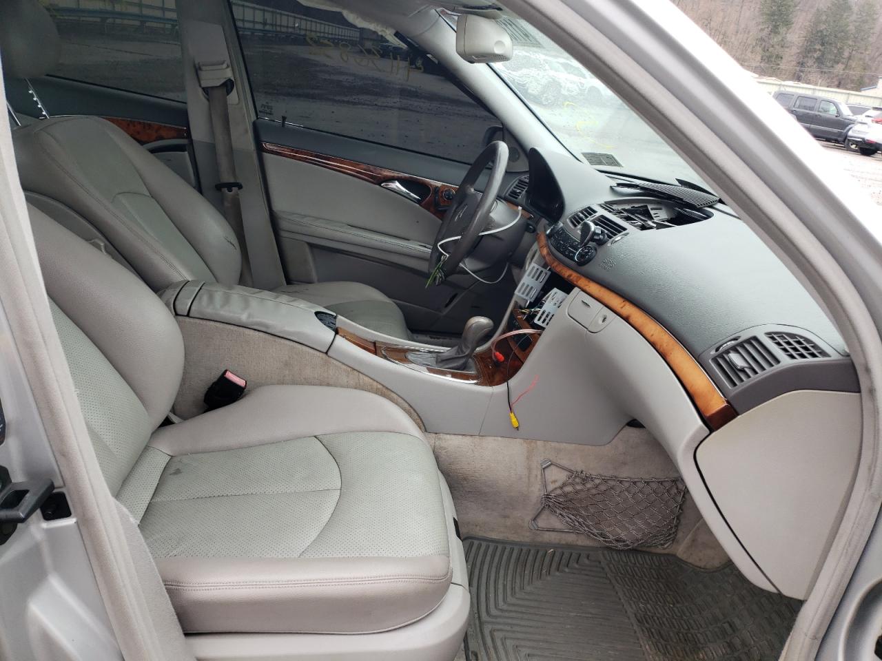 Photo 5 from auction – 2004 MERCEDES-BENZ E320 with VIN WDBUF65J04A444403