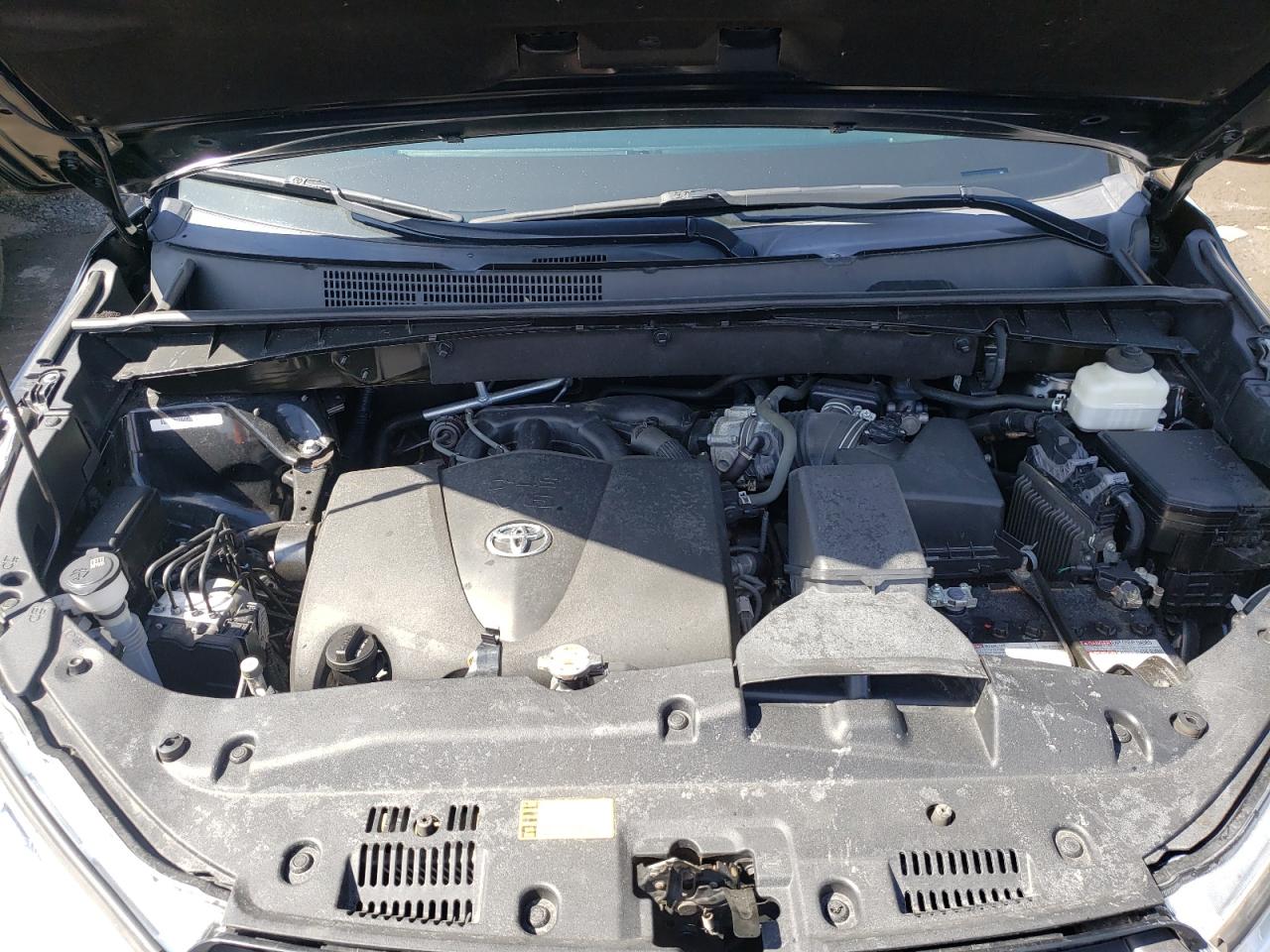 Photo 7 from auction – 2018 TOYOTA HIGHLANDER with VIN 5TDJZRFH5JS804692