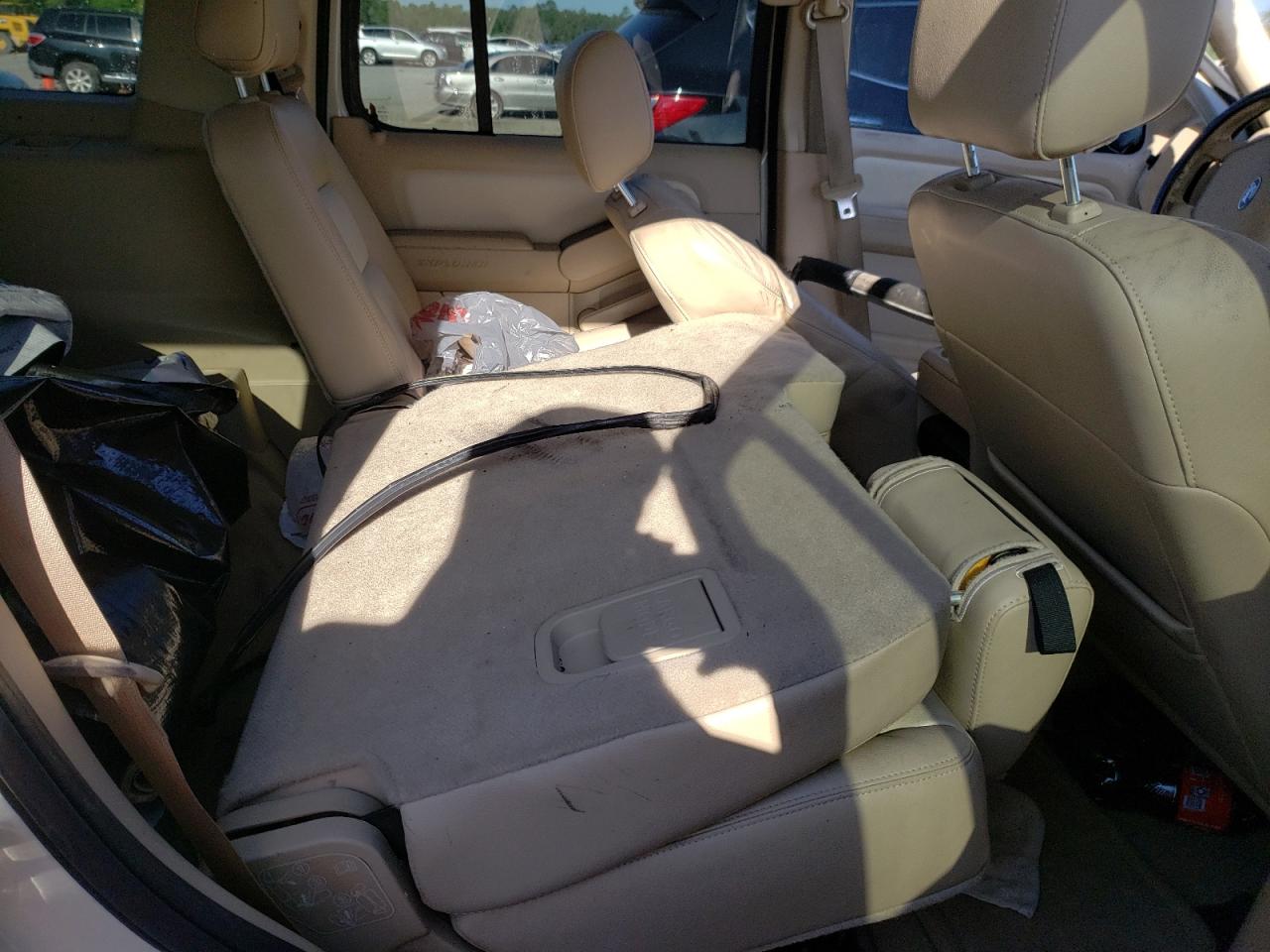 Photo 6 from auction – 2006 FORD EXPLORER L with VIN 1FMEU65816ZA02268